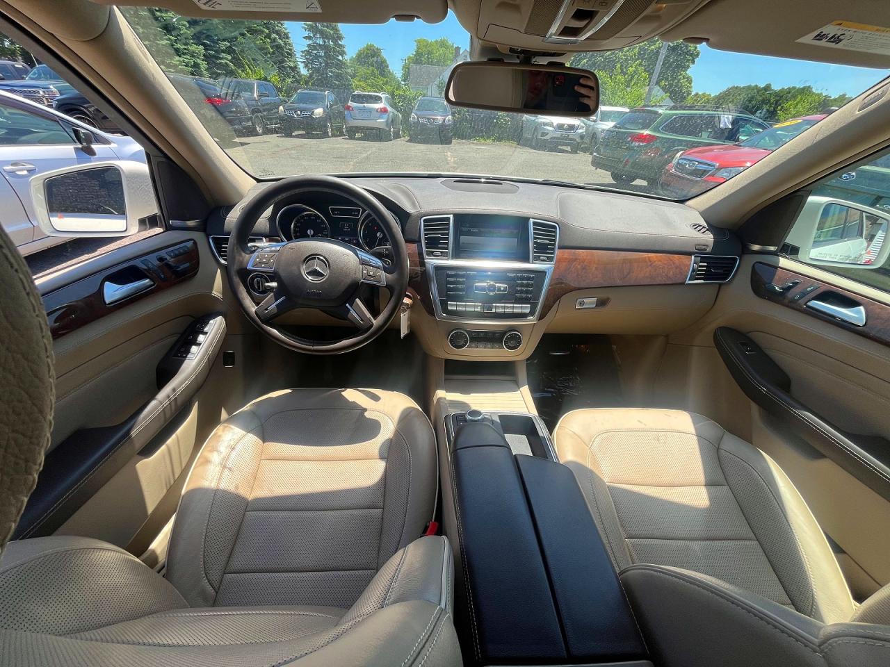 2013 Mercedes-benz Ml 550 4matic Белый vin: 4JGDA7DB8DA195571