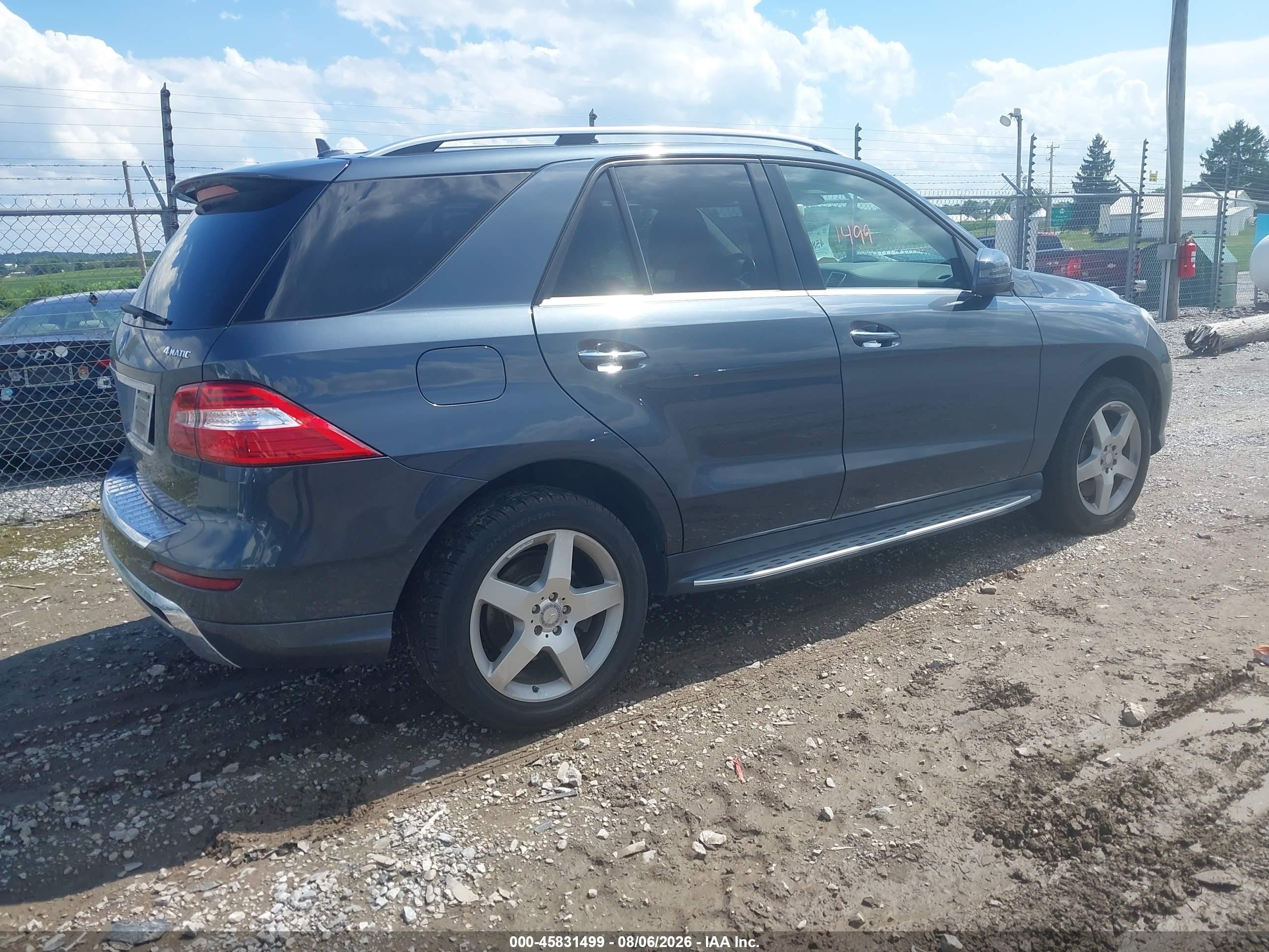 2014 Mercedes-benz Ml 550 4matic Blue vin: 4JGDA7DB8EA419388