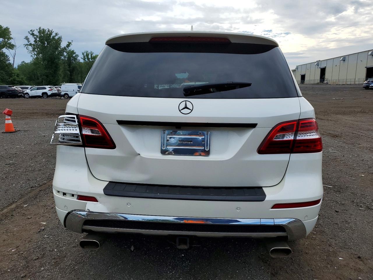 2013 Mercedes-benz Ml 550 4matic White vin: 4JGDA7DB9DA151921