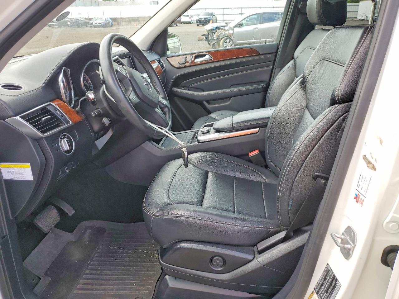 2013 Mercedes-benz Ml 550 4matic White vin: 4JGDA7DB9DA151921