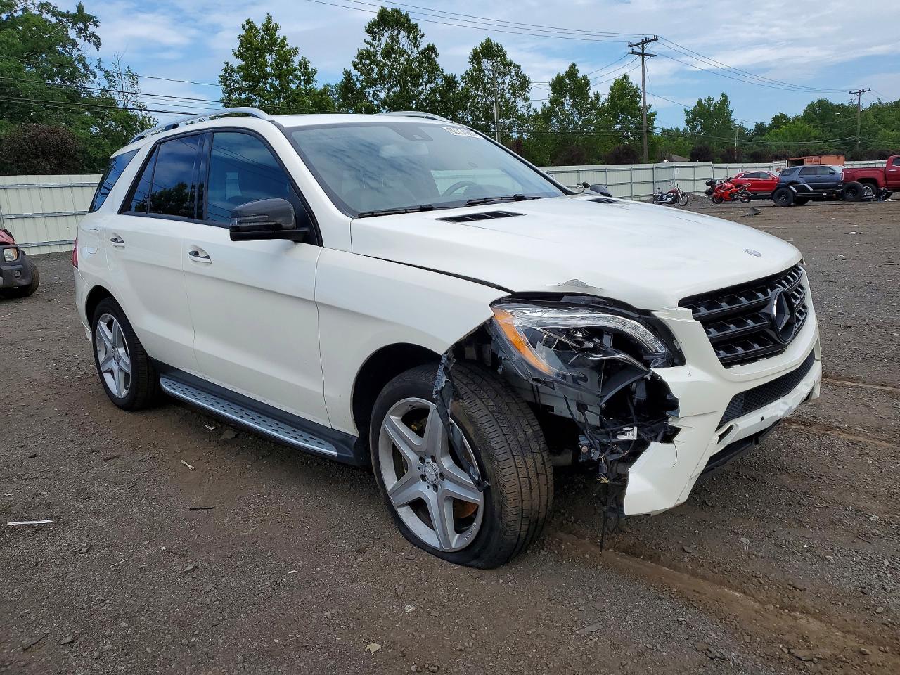 2013 Mercedes-benz Ml 550 4matic White vin: 4JGDA7DB9DA151921