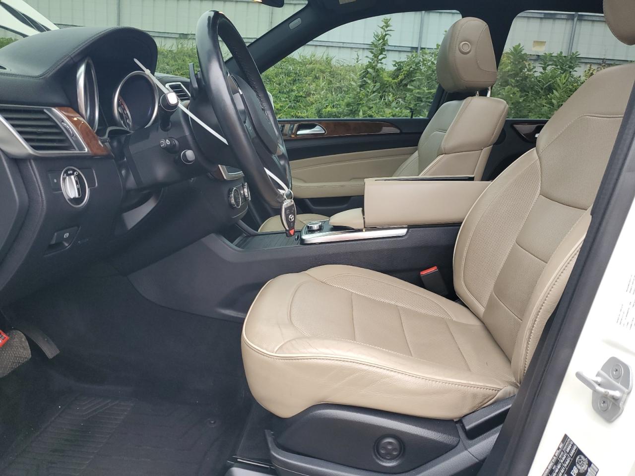 2013 Mercedes-benz Ml 550 4matic White vin: 4JGDA7DB9DA228058