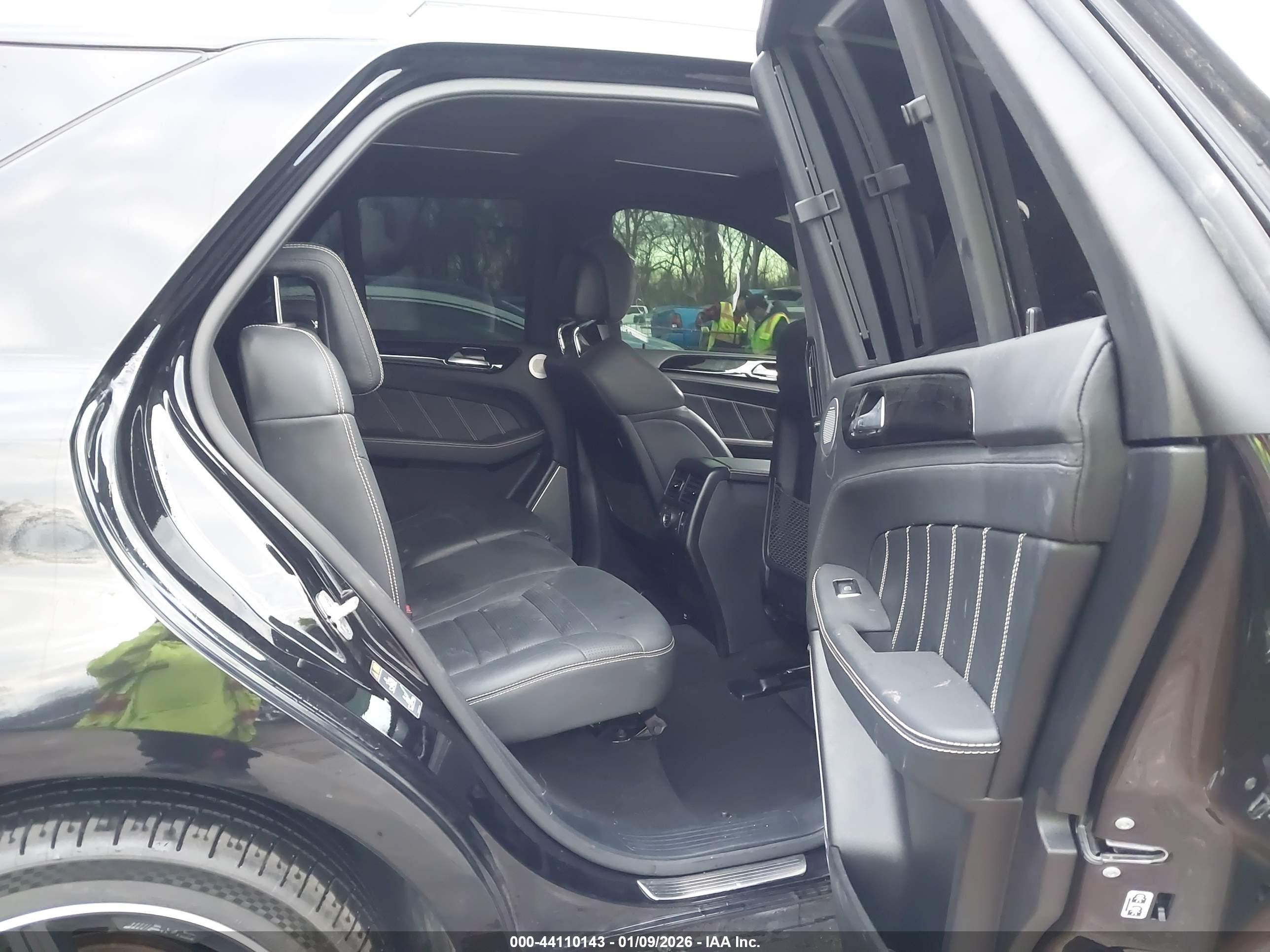 2015 Mercedes-benz Ml 63 Amg 4matic Черный vin: 4JGDA7EB2FA538652