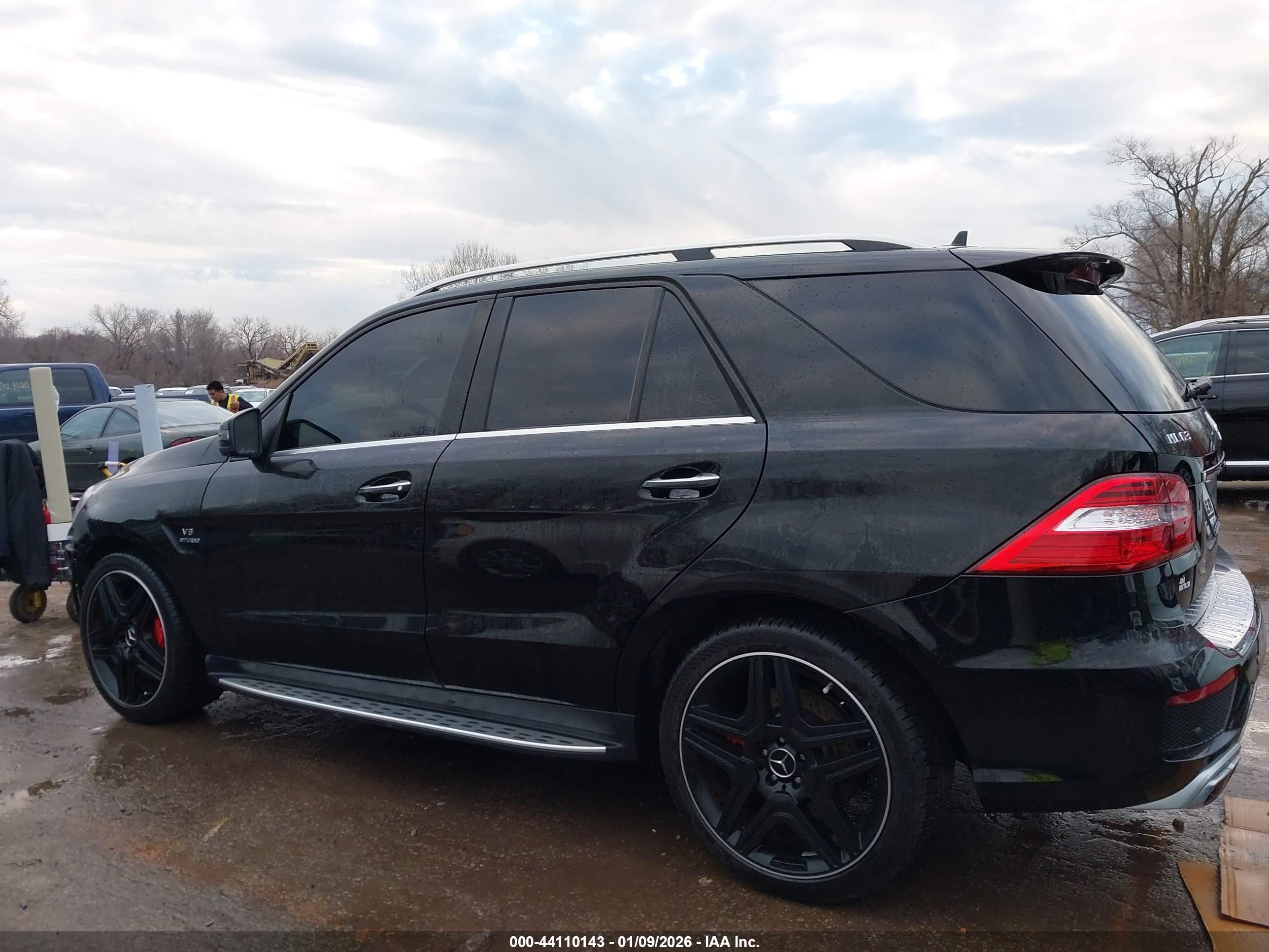 2015 Mercedes-benz Ml 63 Amg 4matic Черный vin: 4JGDA7EB2FA538652
