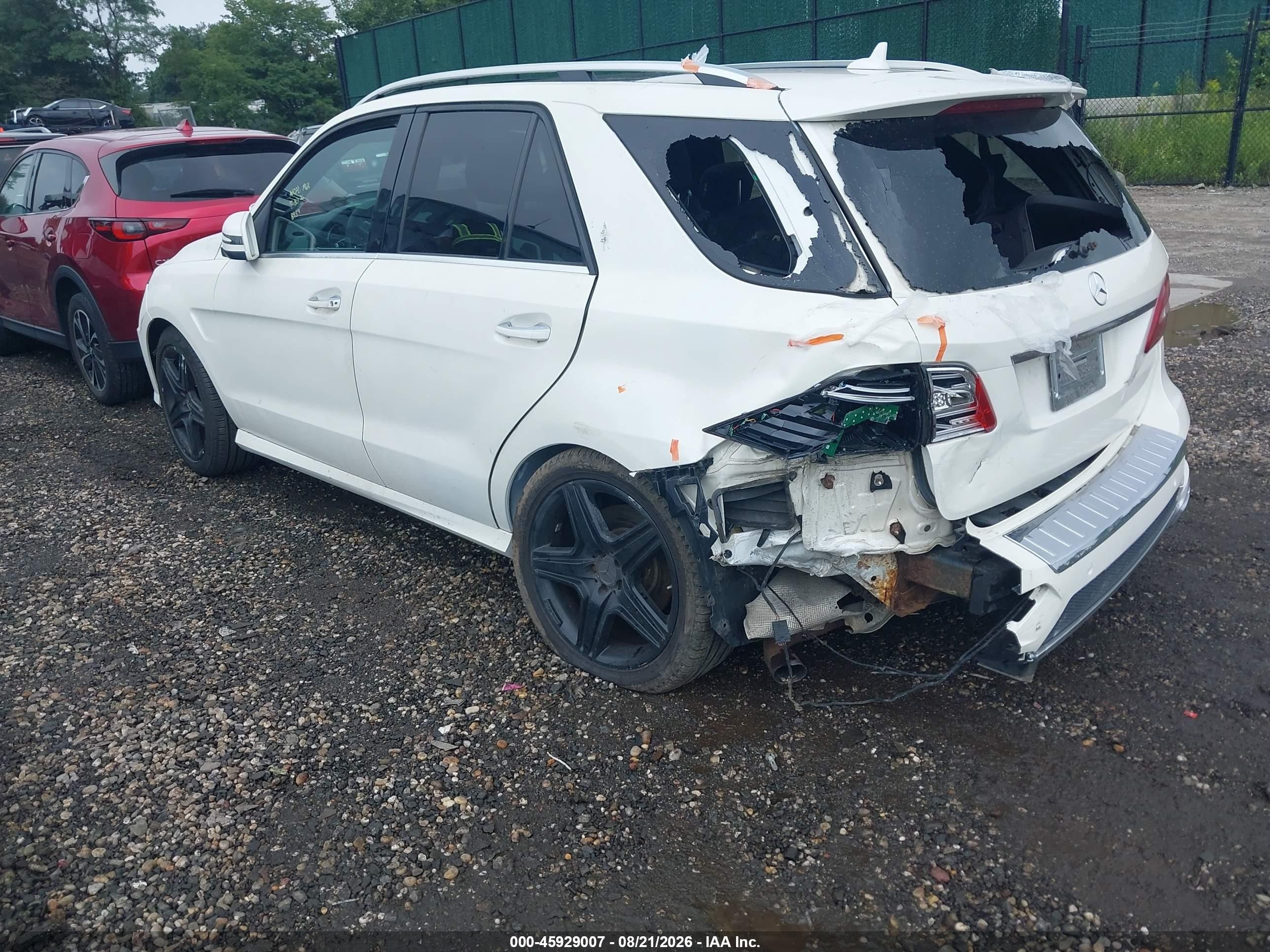 2012 Mercedes-benz Ml 63 Amg 4matic Белый vin: 4JGDA7EB3CA043792