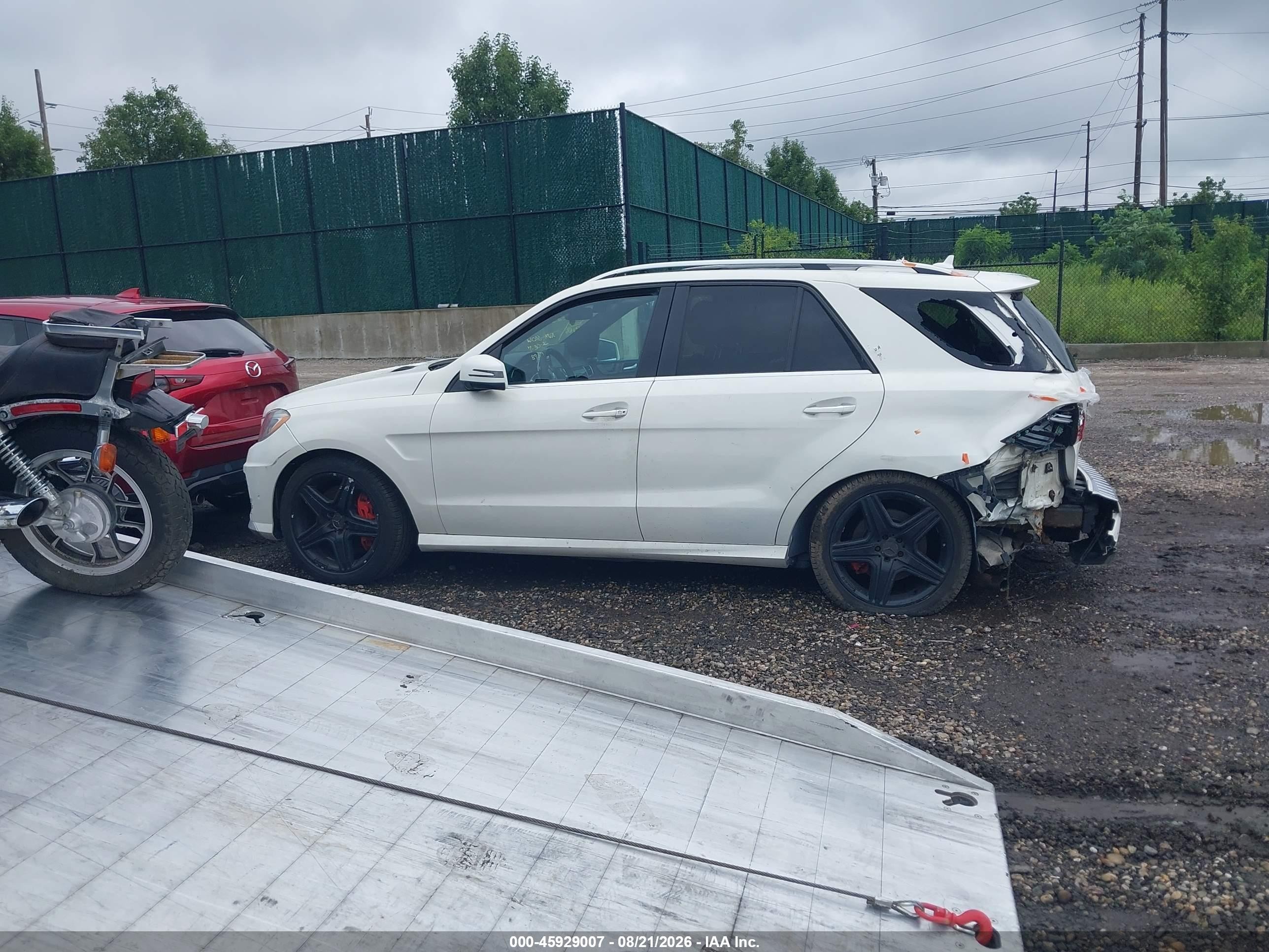 2012 Mercedes-benz Ml 63 Amg 4matic Белый vin: 4JGDA7EB3CA043792