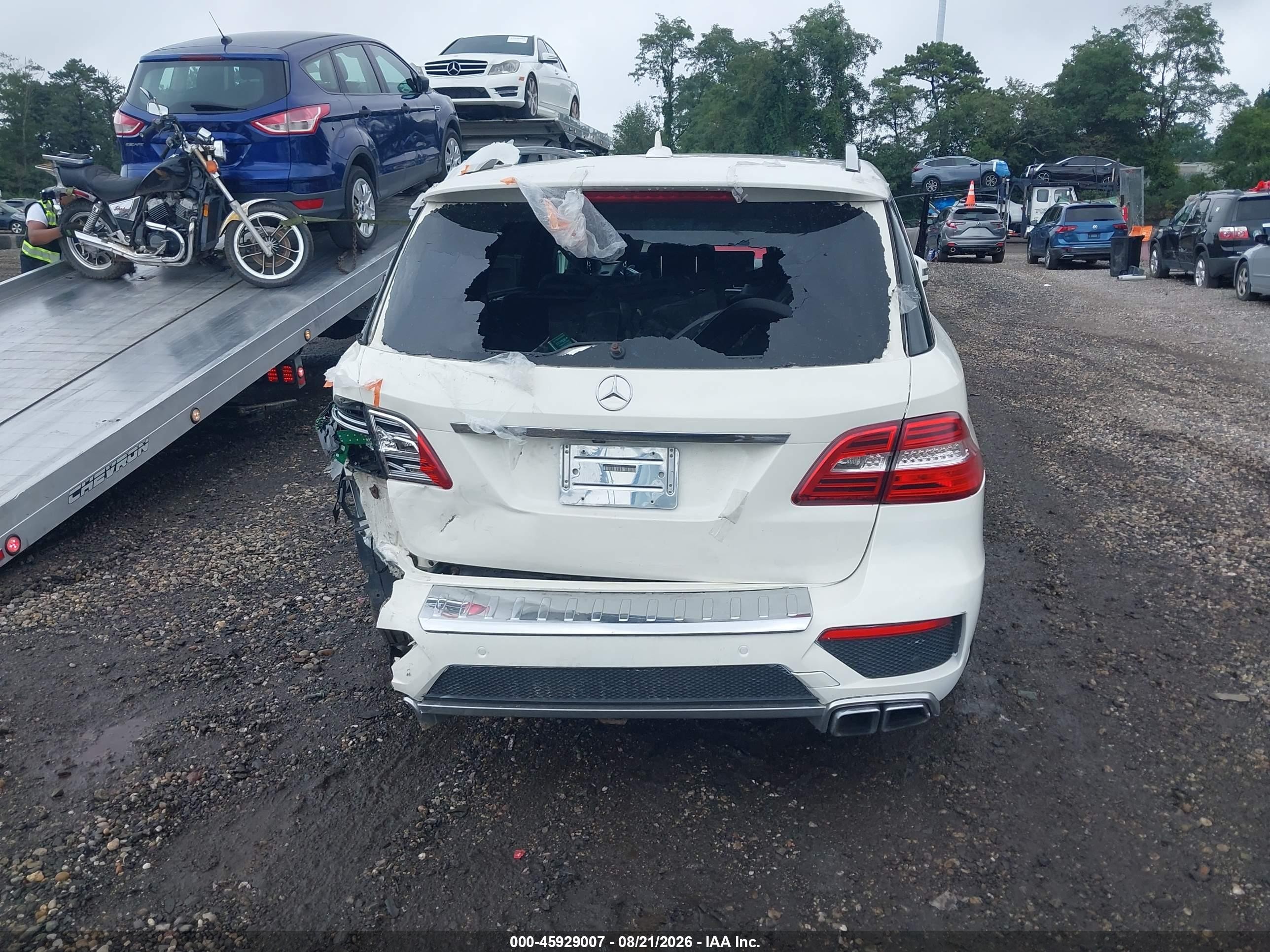 2012 Mercedes-benz Ml 63 Amg 4matic Белый vin: 4JGDA7EB3CA043792