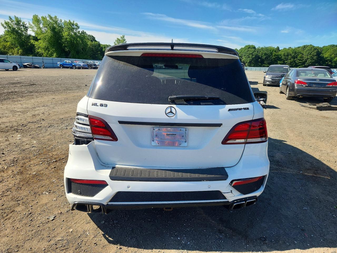 2015 Mercedes-benz Ml 63 Amg White vin: 4JGDA7EB5FA484215