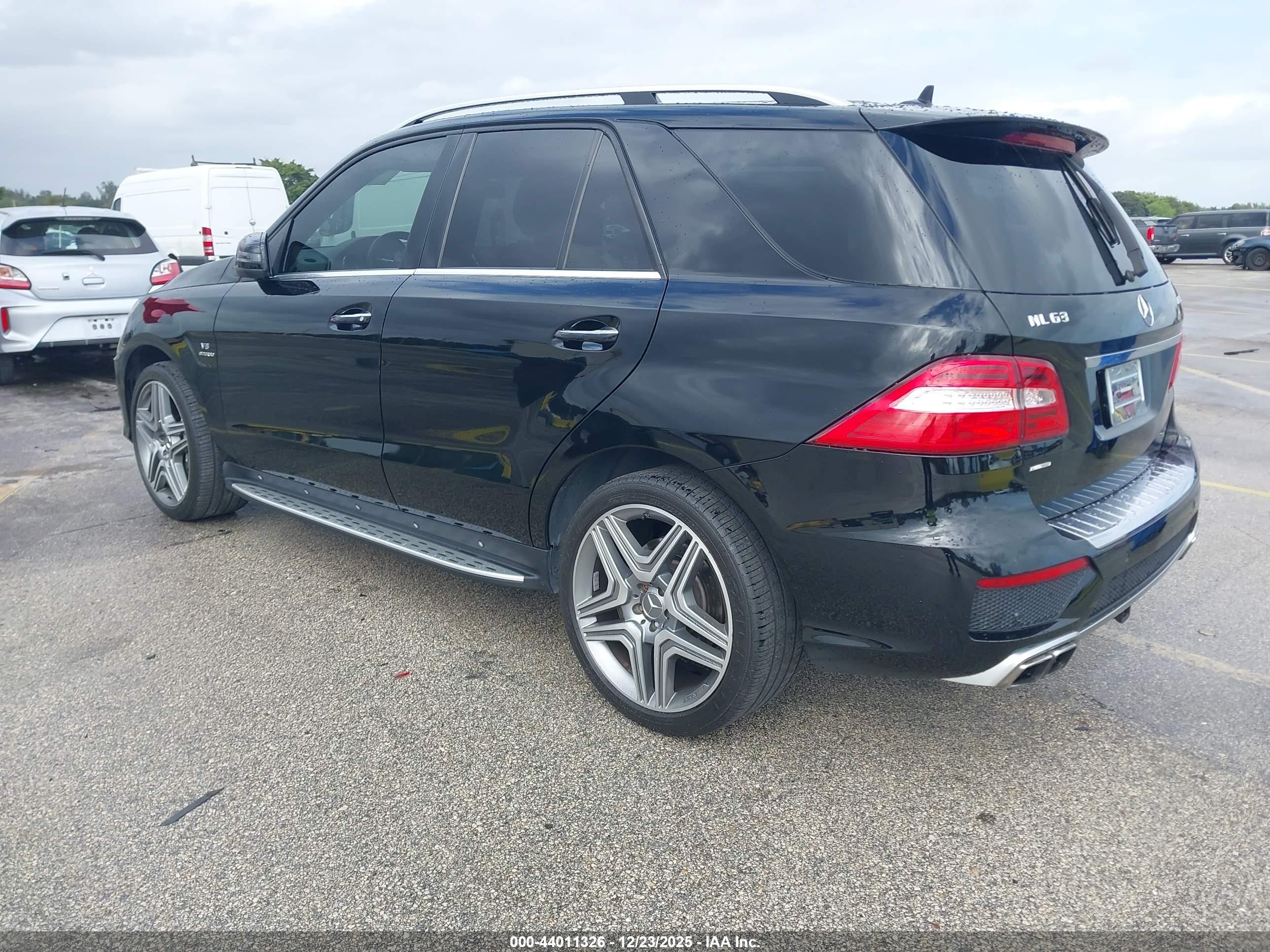 2014 Mercedes-benz Ml 63 Amg 4matic Черный vin: 4JGDA7EB6EA335861