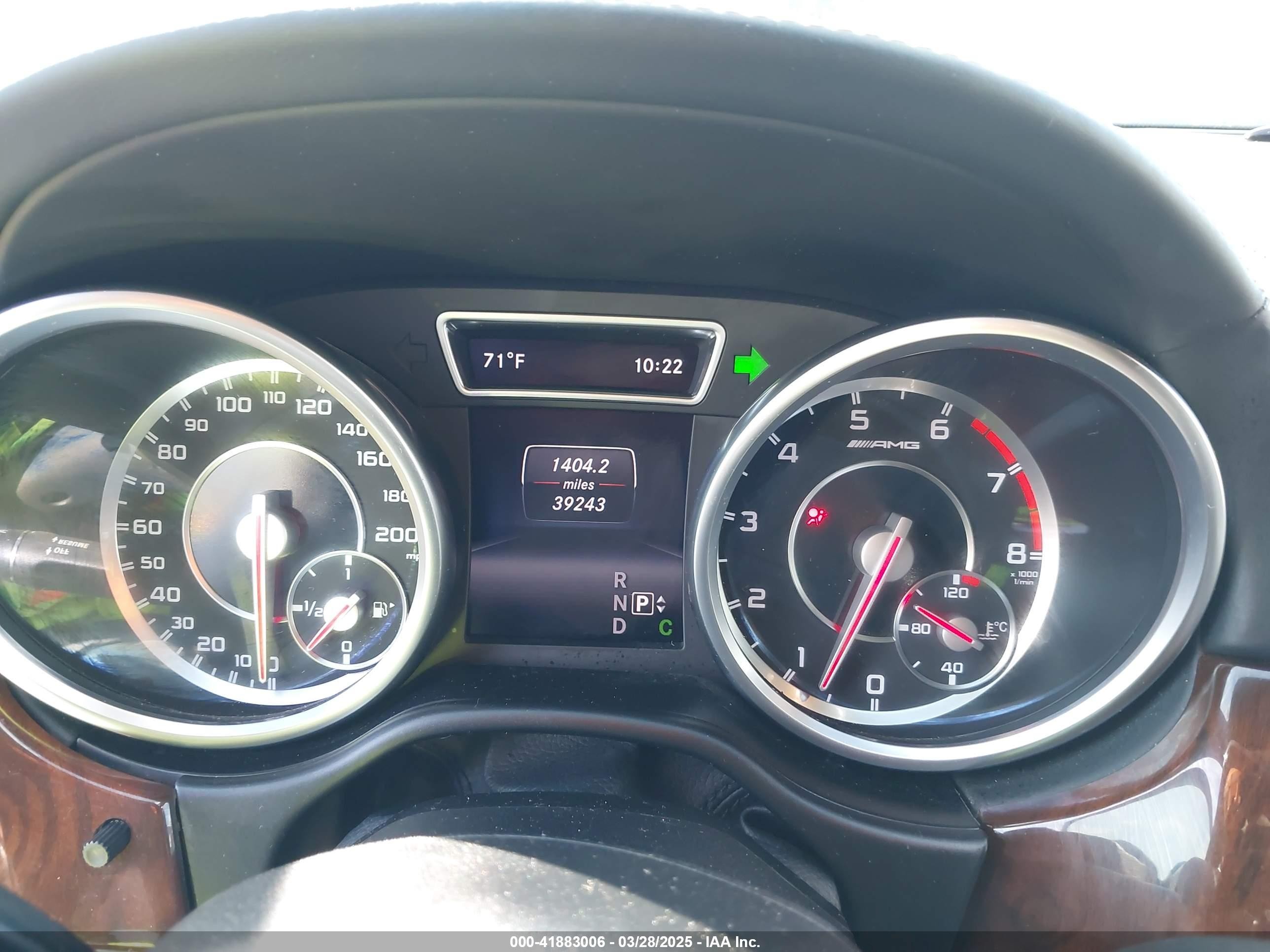 2015 Mercedes-benz Ml 63 Amg 4matic Белый vin: 4JGDA7EB6FA471585