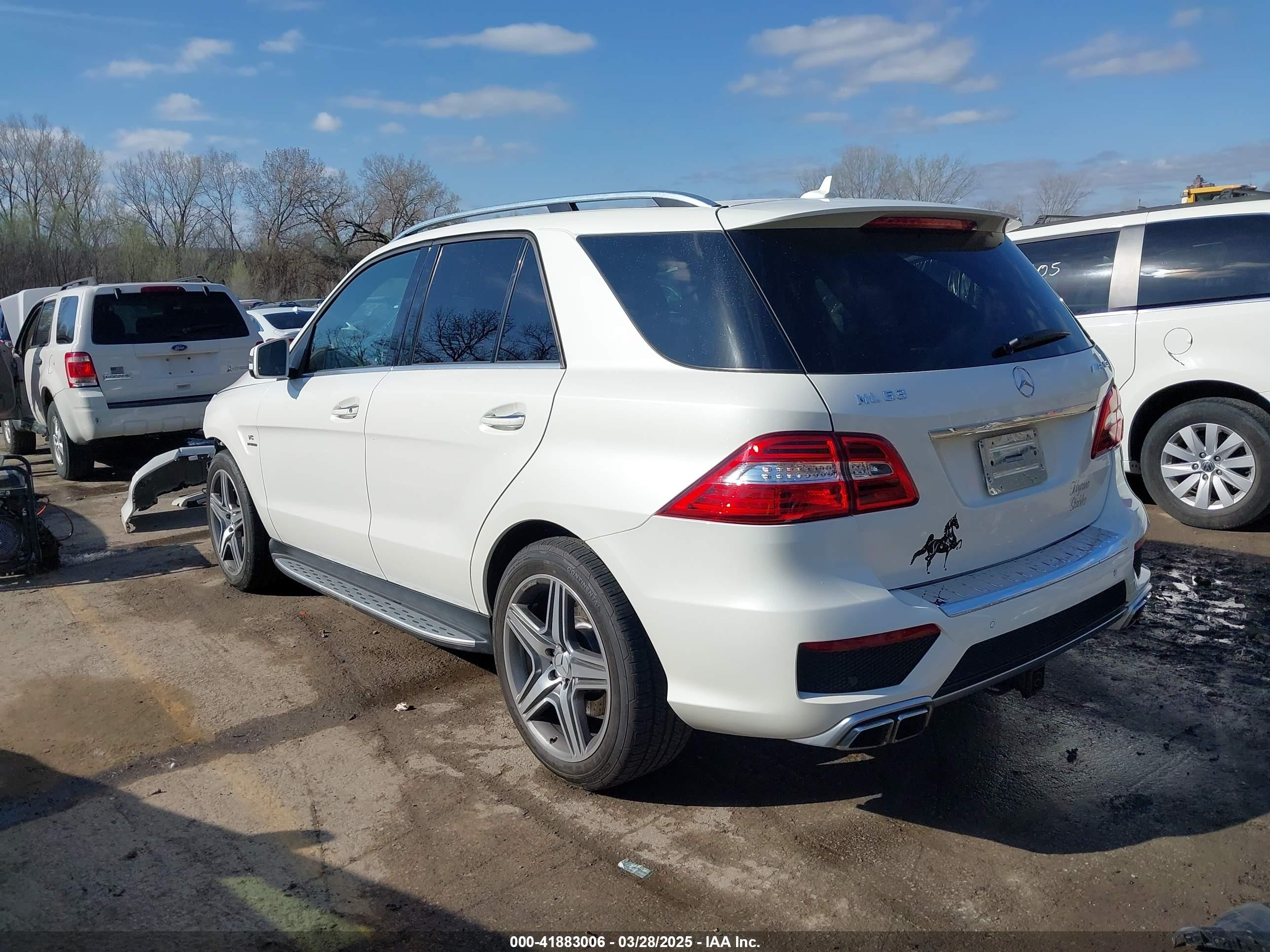 2015 Mercedes-benz Ml 63 Amg 4matic Белый vin: 4JGDA7EB6FA471585