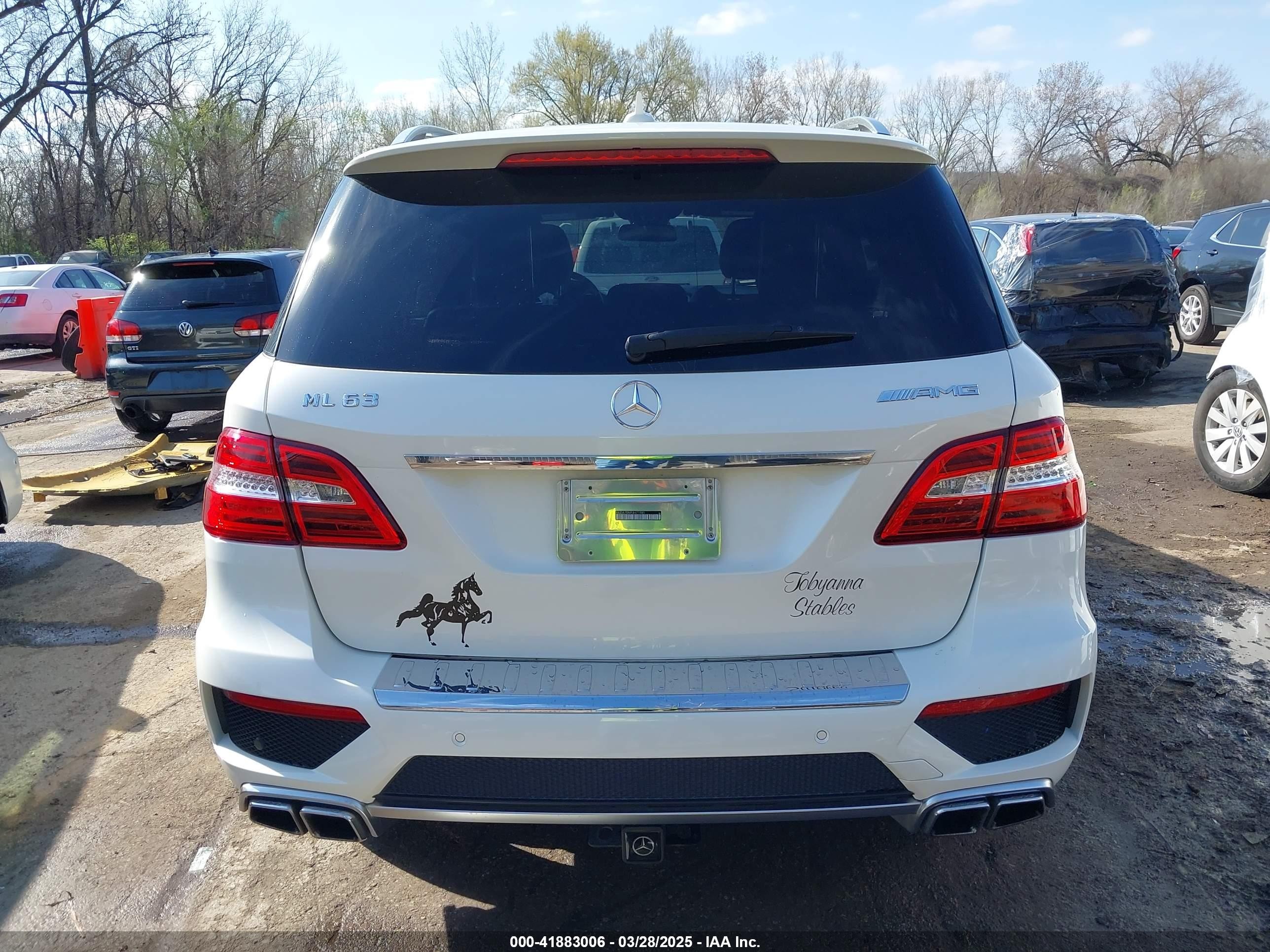2015 Mercedes-benz Ml 63 Amg 4matic Белый vin: 4JGDA7EB6FA471585