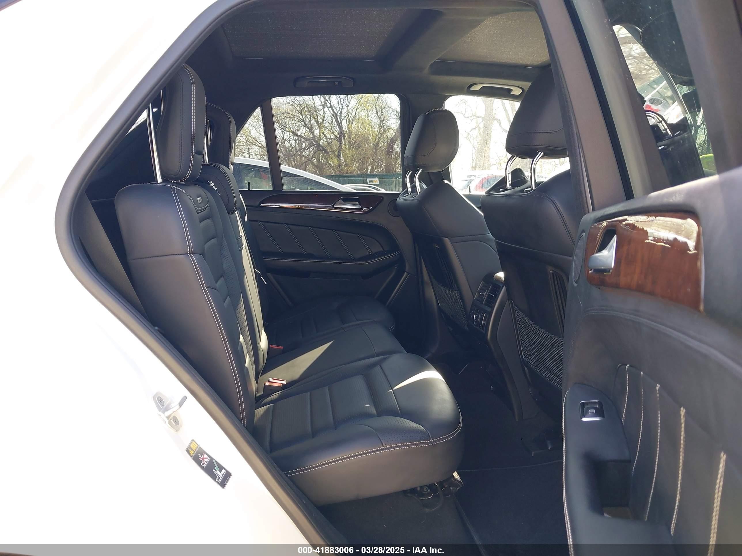 2015 Mercedes-benz Ml 63 Amg 4matic Белый vin: 4JGDA7EB6FA471585
