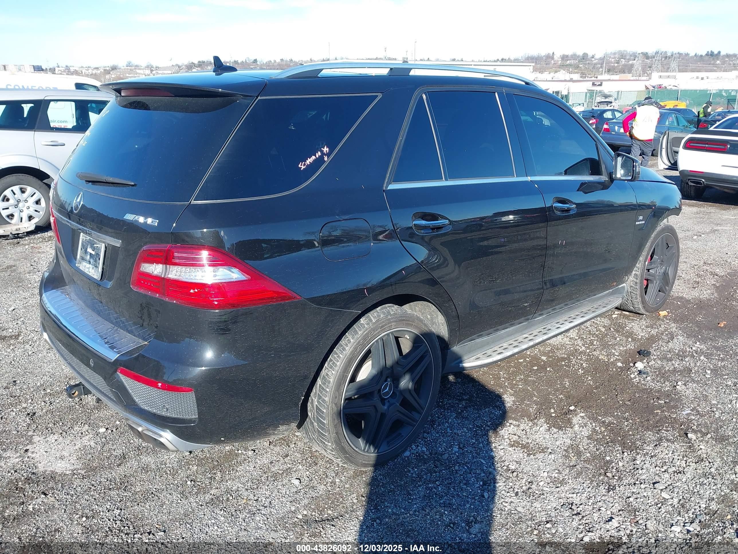 2015 Mercedes-benz Ml 63 Amg 4matic Черный vin: 4JGDA7EB9FA471256