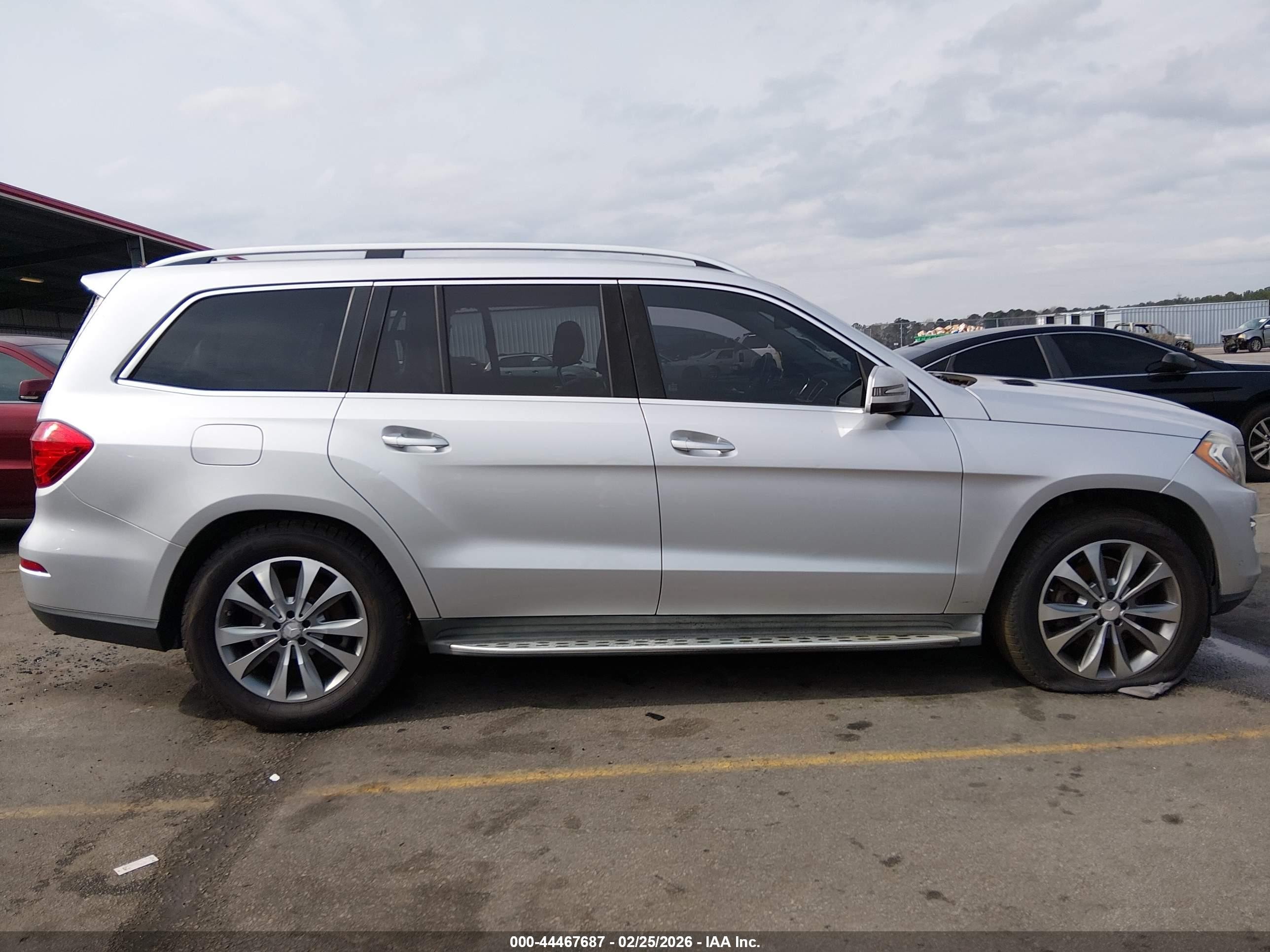 2015 Mercedes-benz Gl 350 Bluetec 4matic Серебряный vin: 4JGDF2EE0FA520410