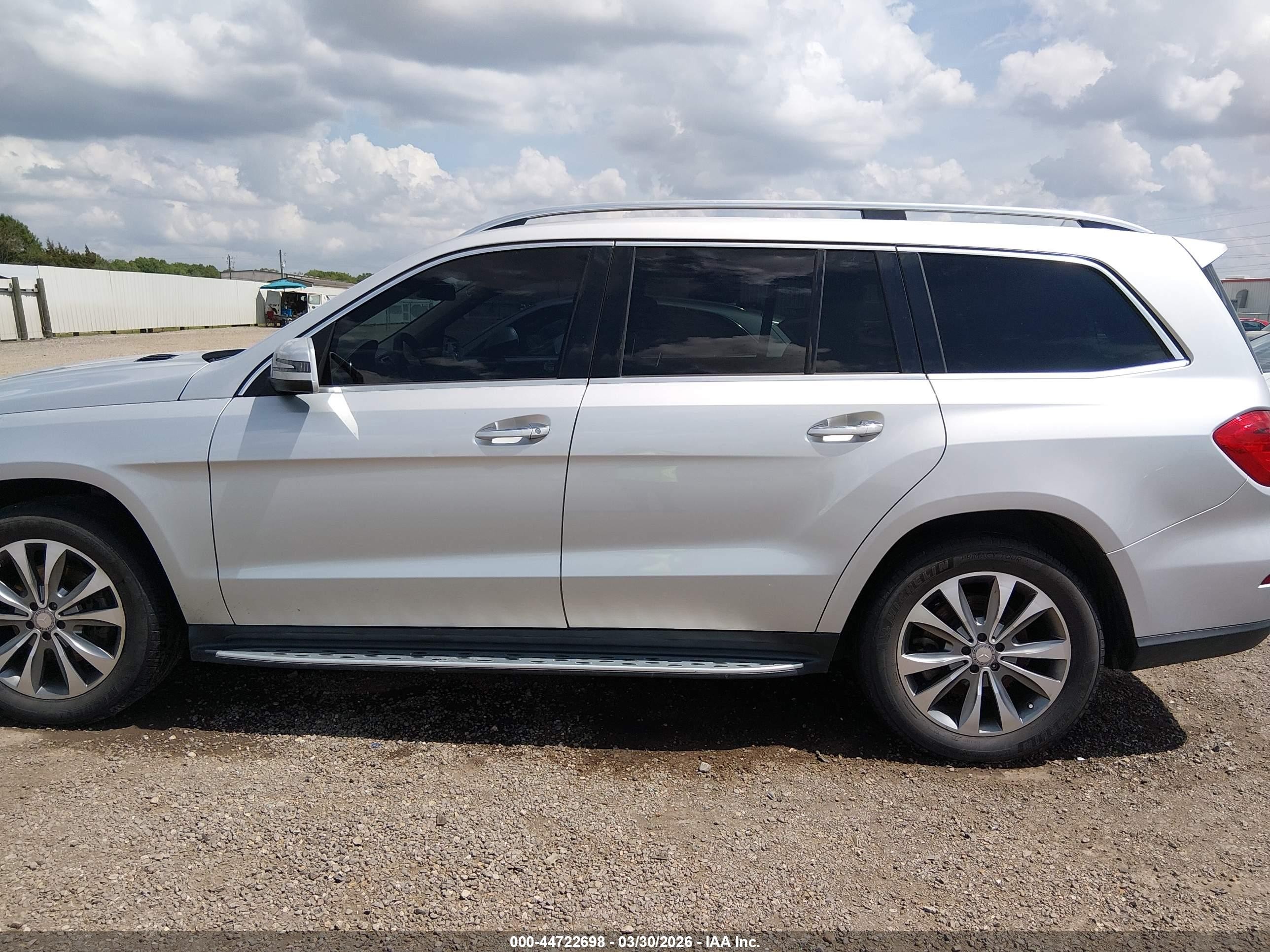 2015 Mercedes-benz Gl 350 Bluetec 4matic Серебряный vin: 4JGDF2EE2FA483344