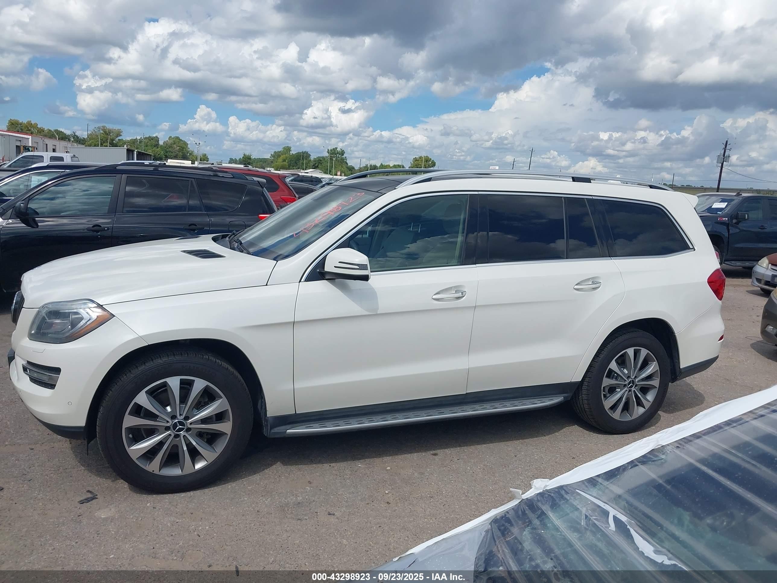 2015 Mercedes-benz Gl 350 Bluetec 4matic White vin: 4JGDF2EE7FA461999
