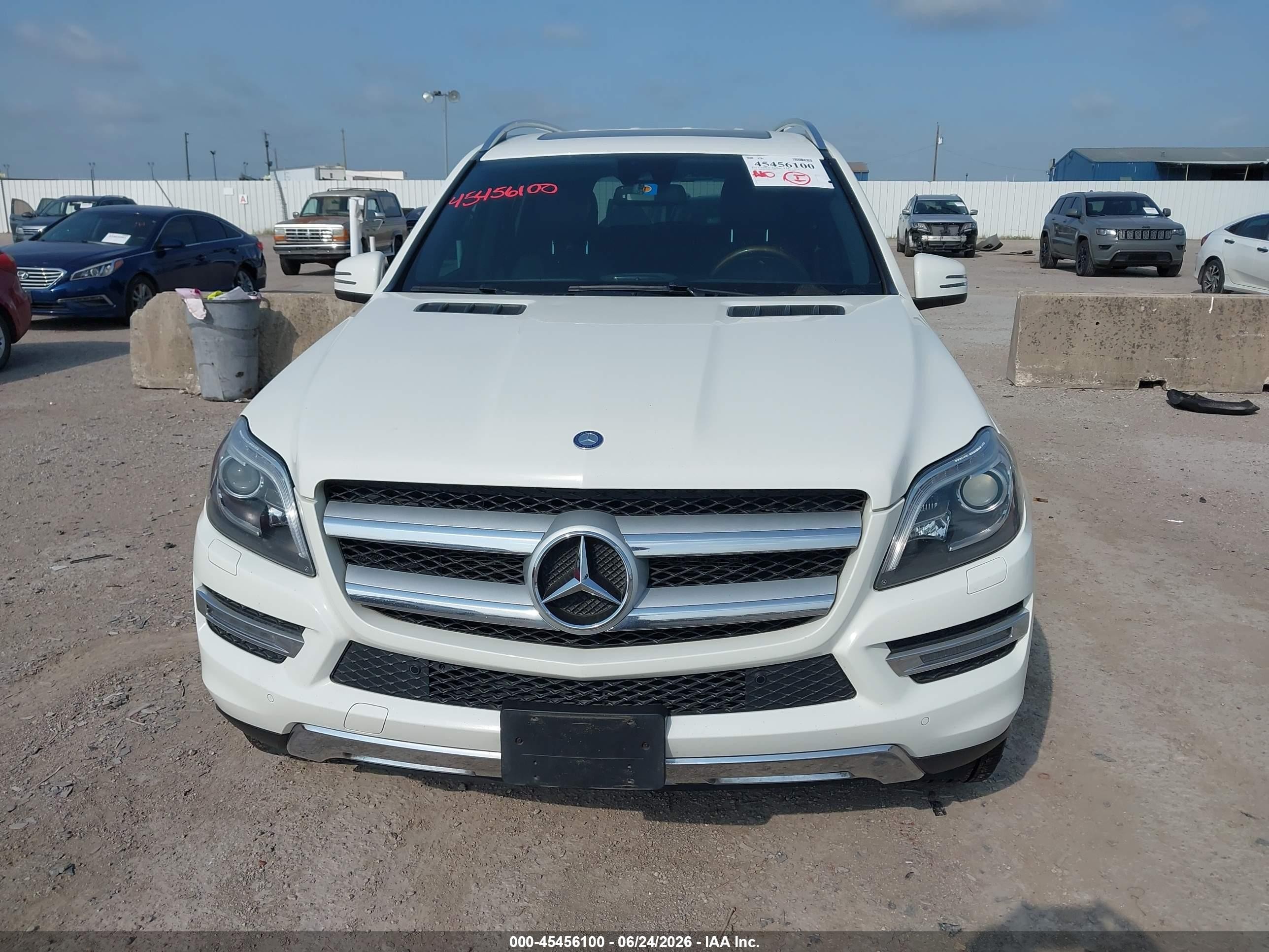 2013 Mercedes-benz Gl 450 4matic White vin: 4JGDF7CE0DA191267
