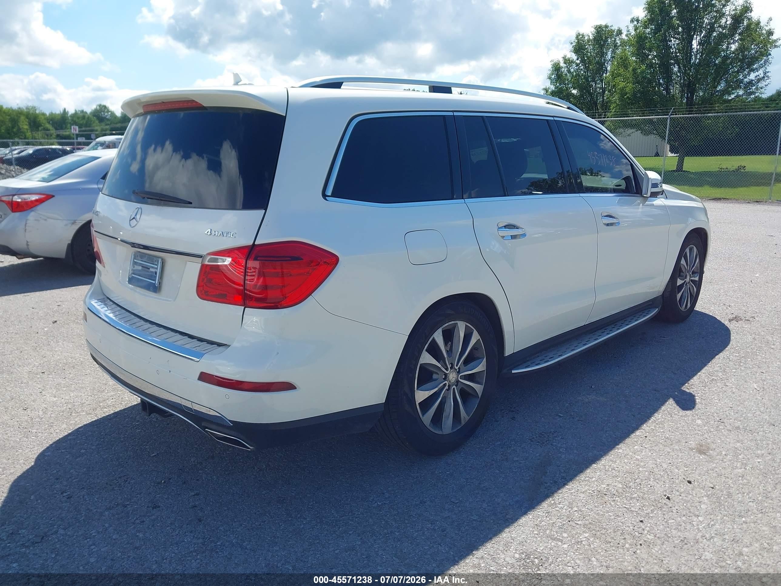 2013 Mercedes-benz Gl 450 4matic White vin: 4JGDF7CE1DA130655