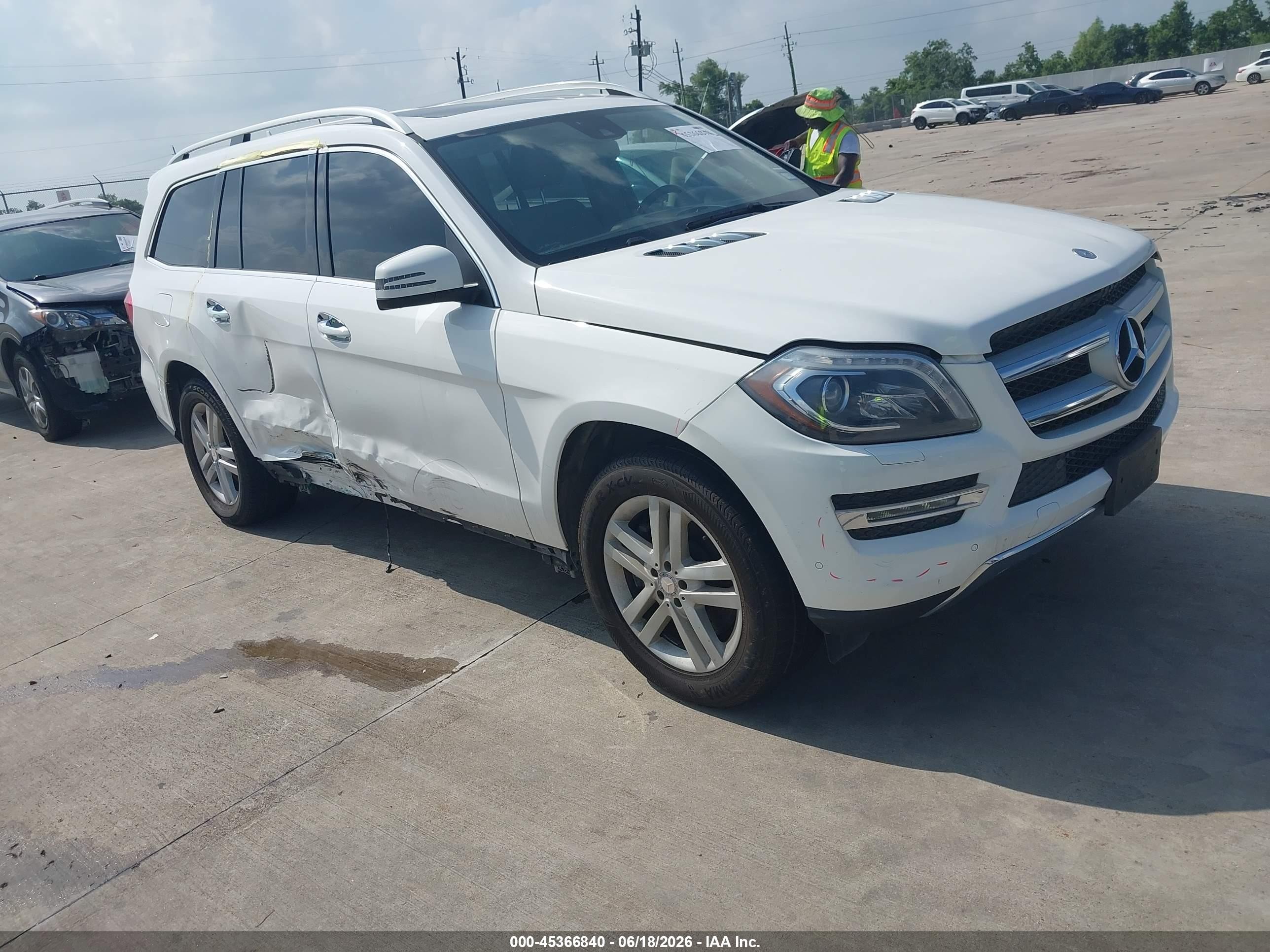 2014 Mercedes-benz Gl 450 4matic White vin: 4JGDF7CE3EA289310