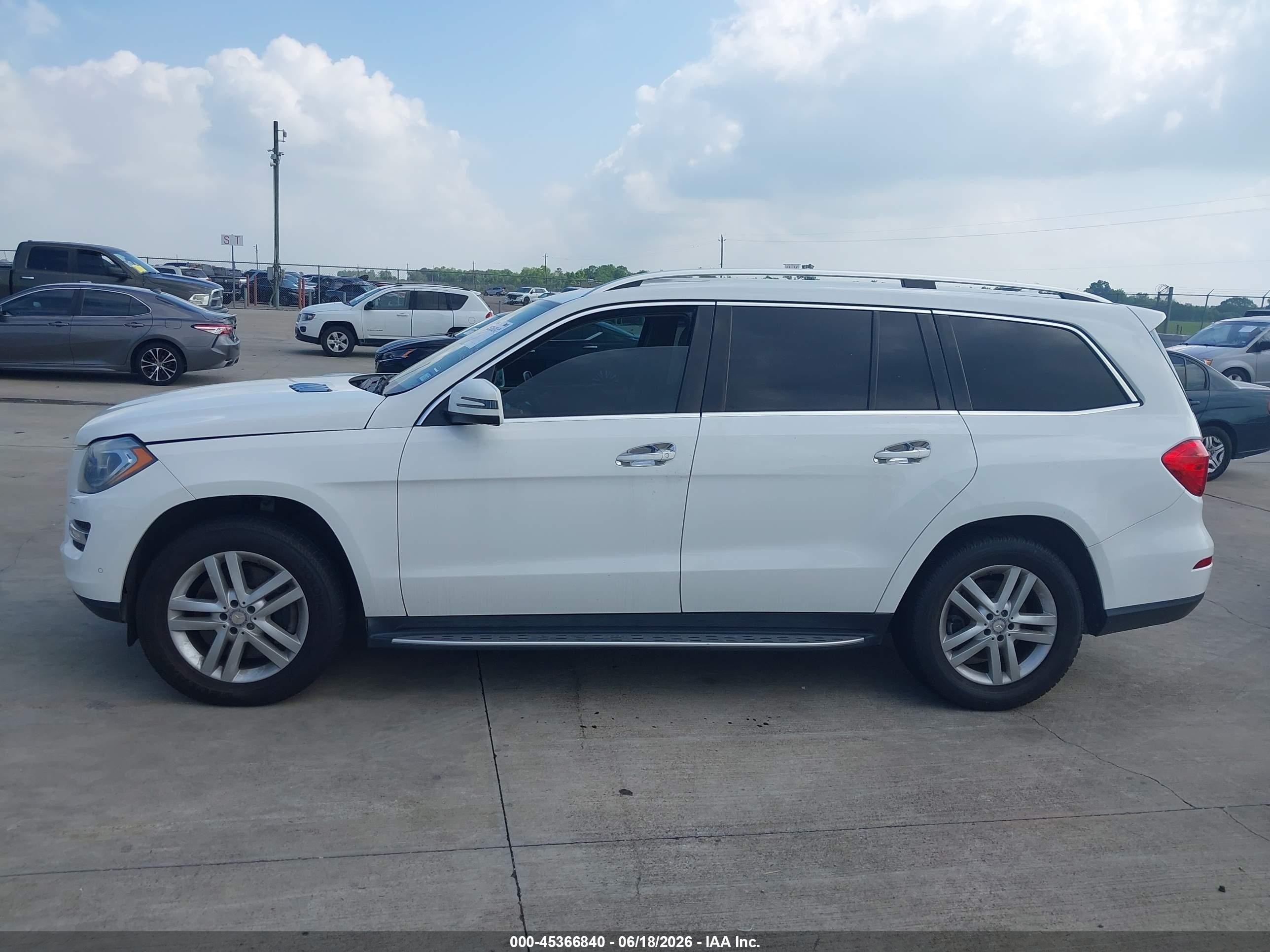2014 Mercedes-benz Gl 450 4matic White vin: 4JGDF7CE3EA289310