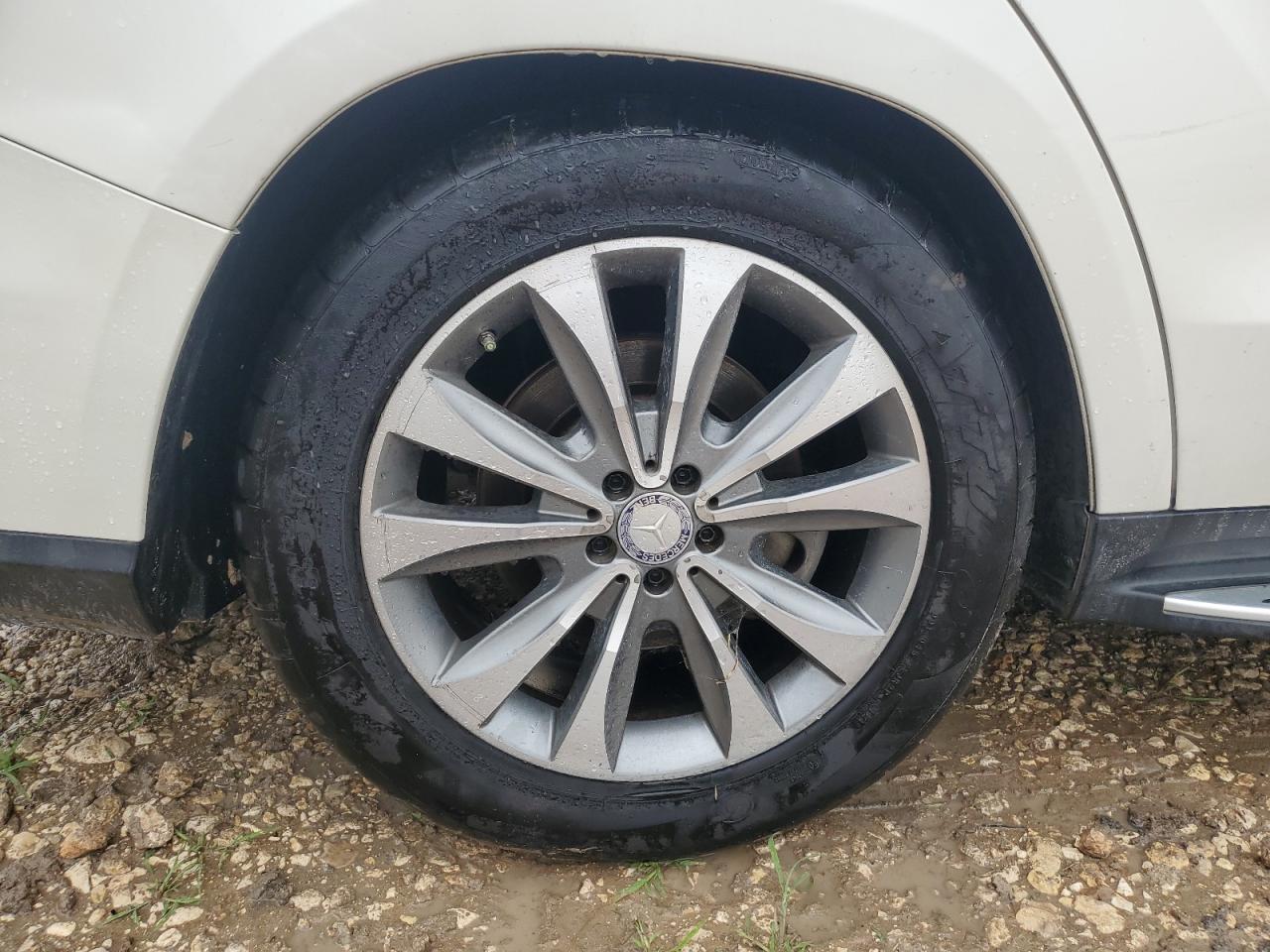 2014 Mercedes-benz Gl 450 4matic White vin: 4JGDF7CE5EA417871 Damage: Right Rear Wheel, Curb Rash, 7 To 8 Inches