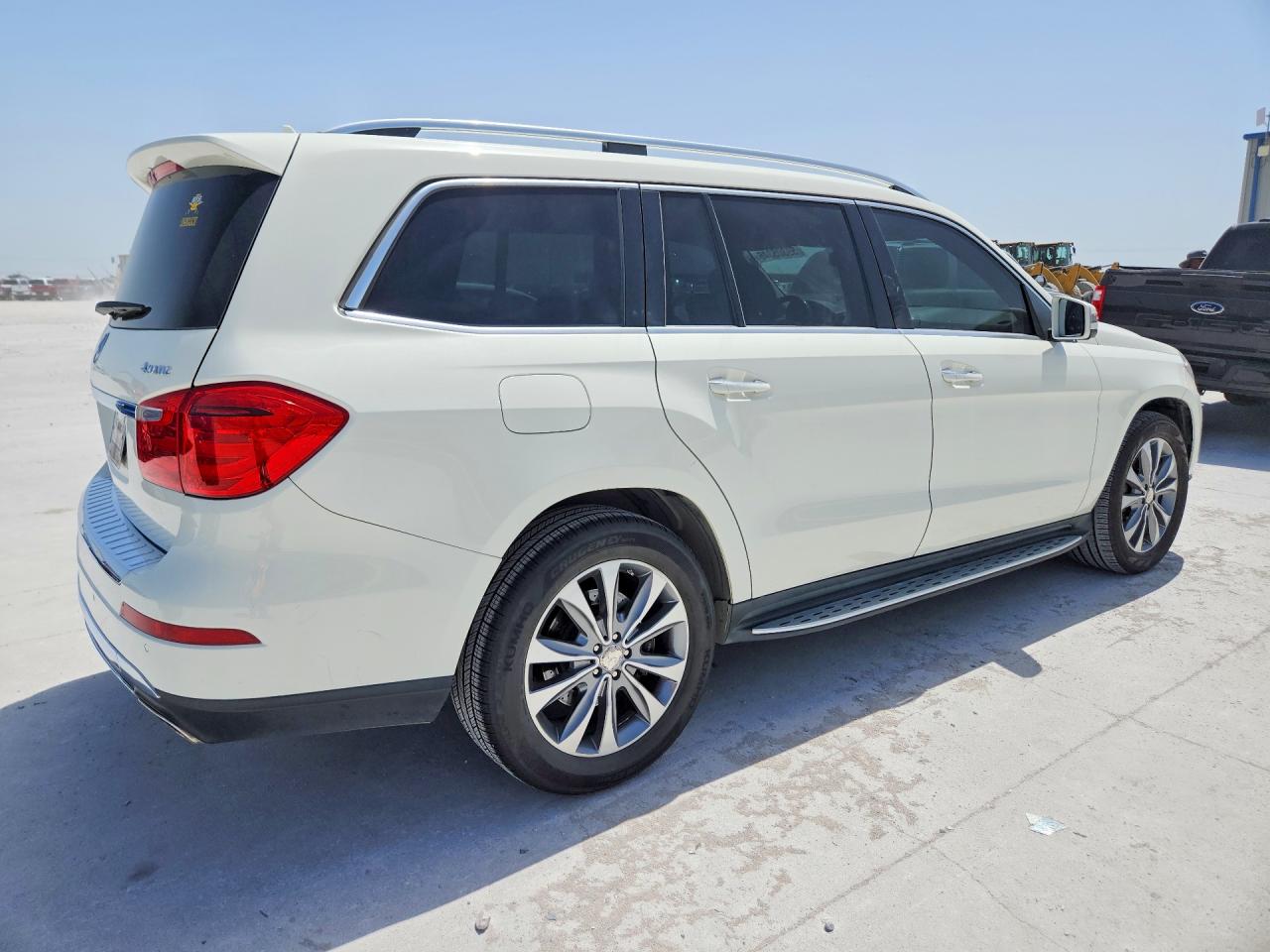 2013 Mercedes-benz Gl 450 4matic White vin: 4JGDF7CE9DA128281