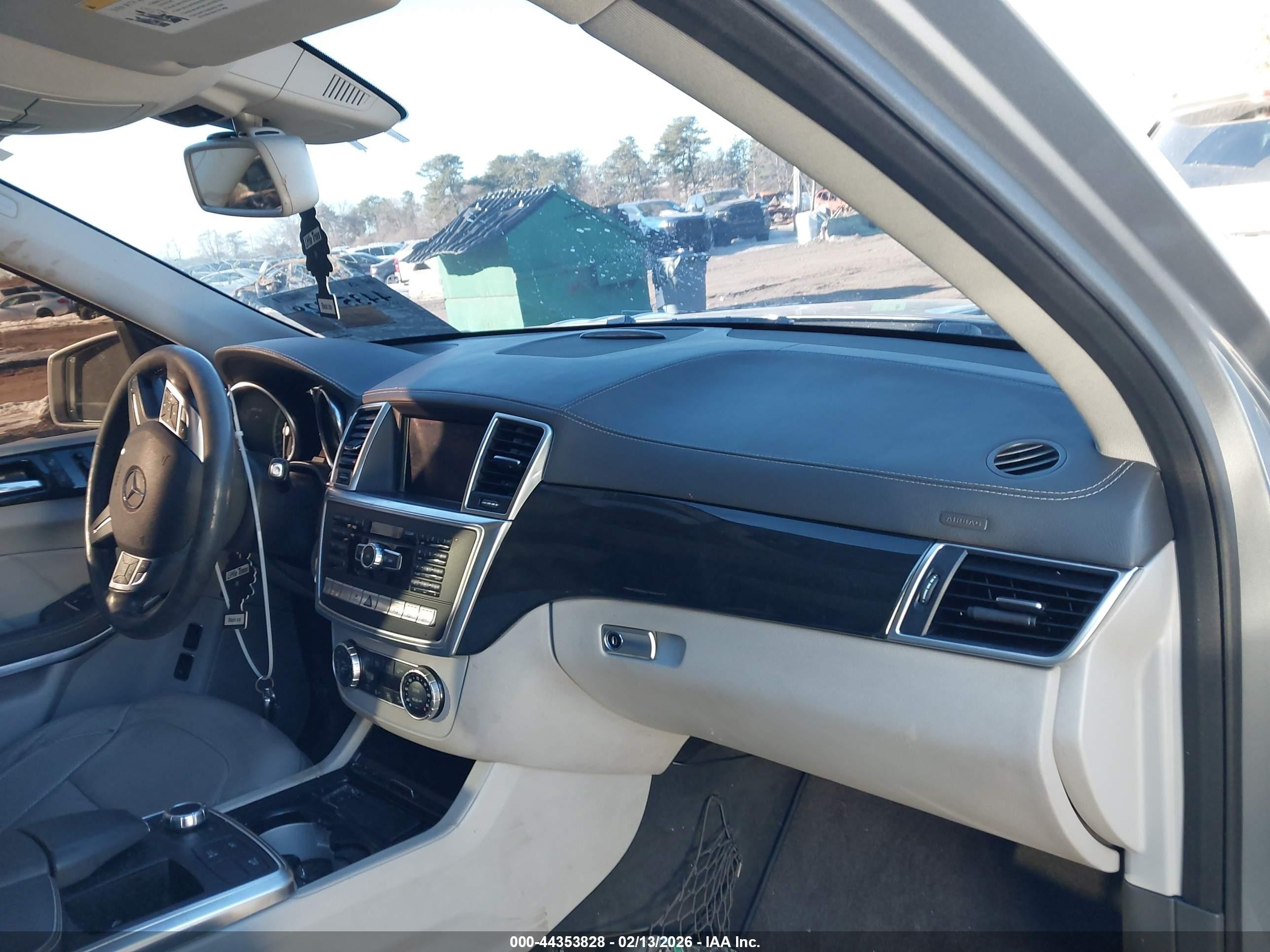 2015 Mercedes-benz Gl 550 4matic Silver vin: 4JGDF7DE0FA564812