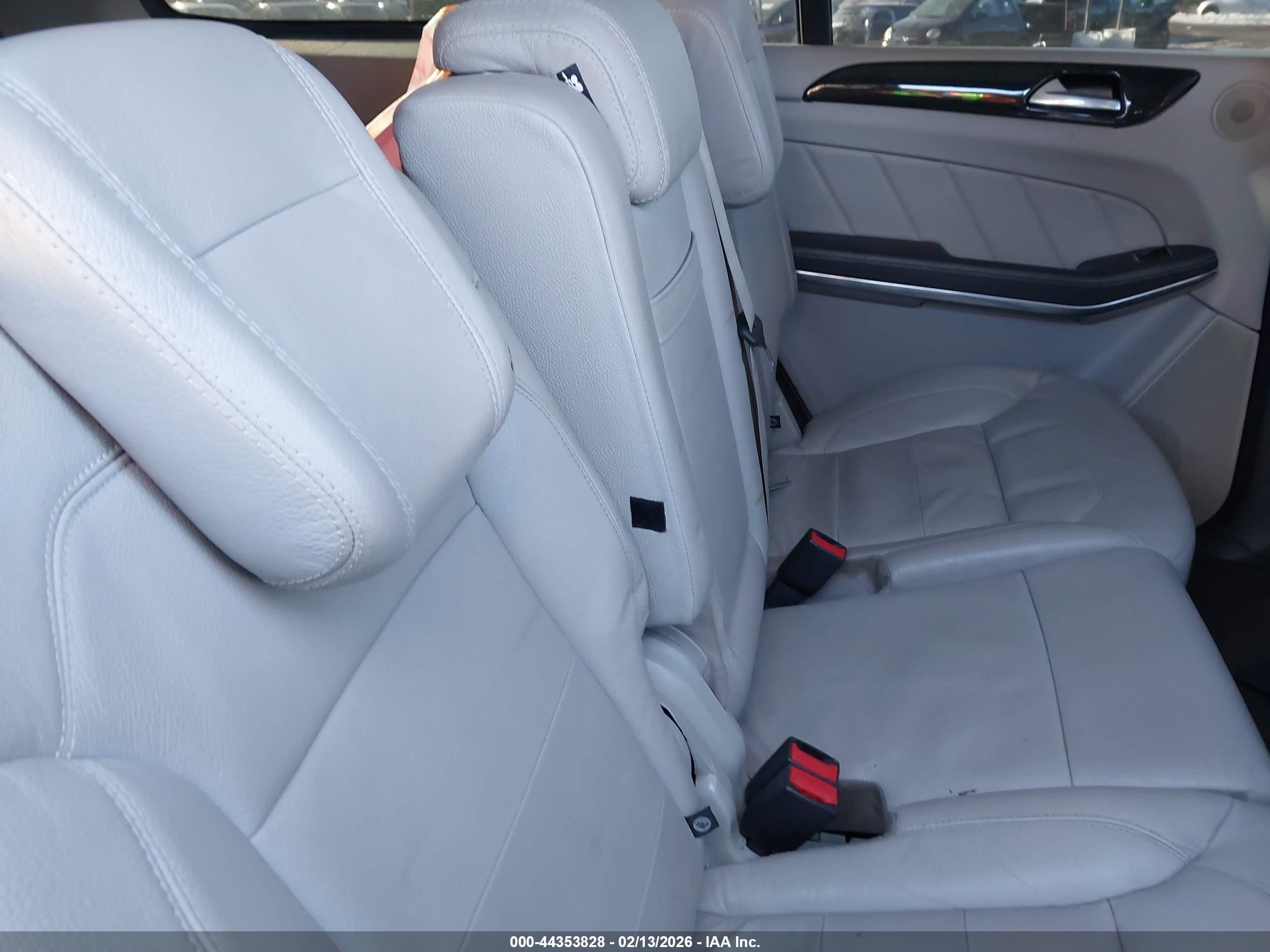 2015 Mercedes-benz Gl 550 4matic Silver vin: 4JGDF7DE0FA564812
