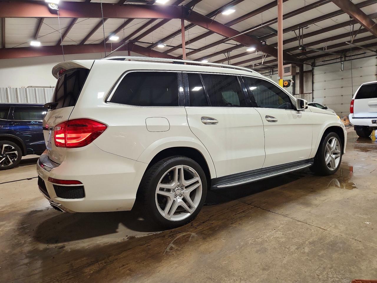 2015 Mercedes-benz Gl 550 4matic White vin: 4JGDF7DE1FA465089