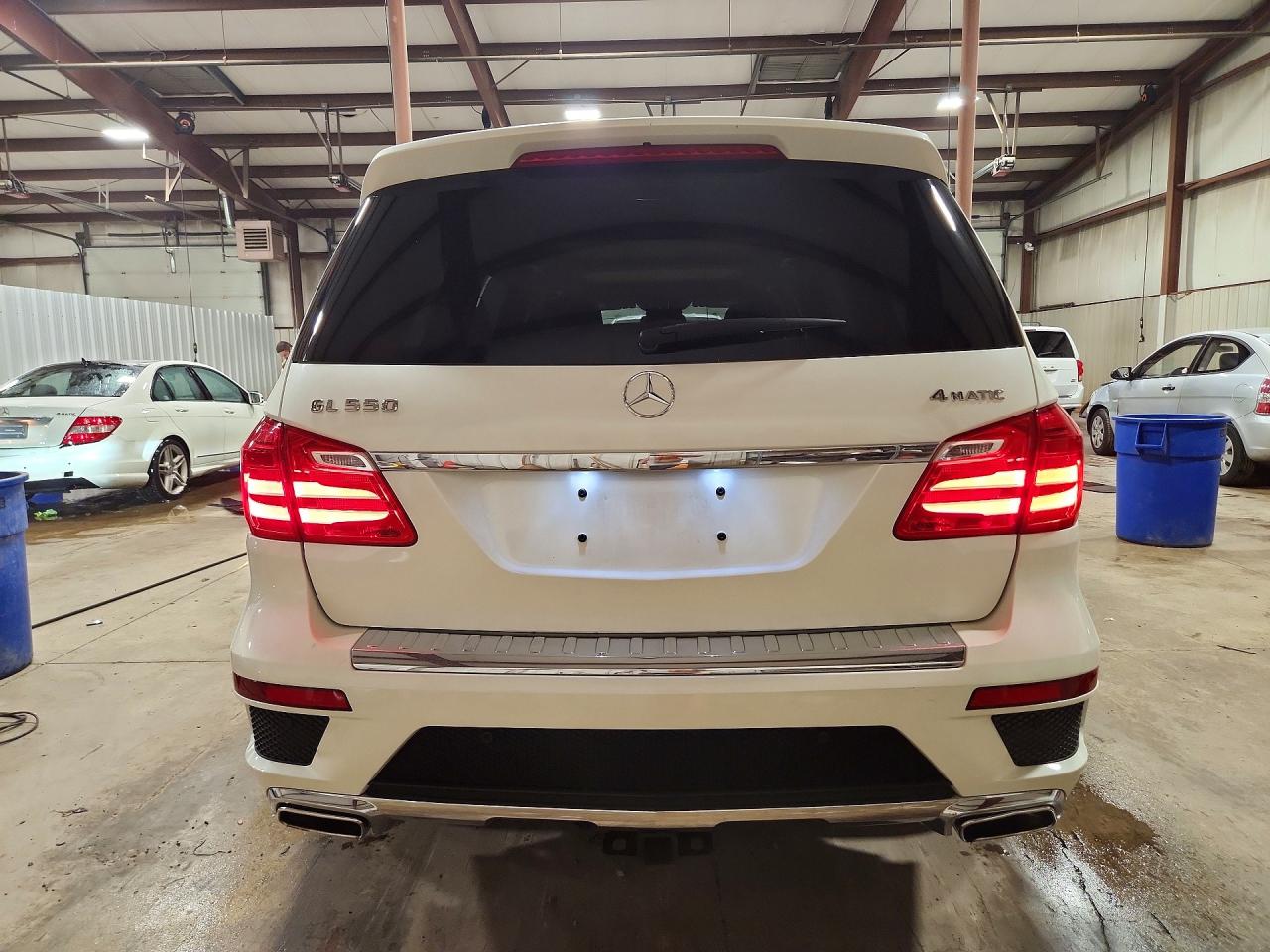 2015 Mercedes-benz Gl 550 4matic White vin: 4JGDF7DE1FA465089
