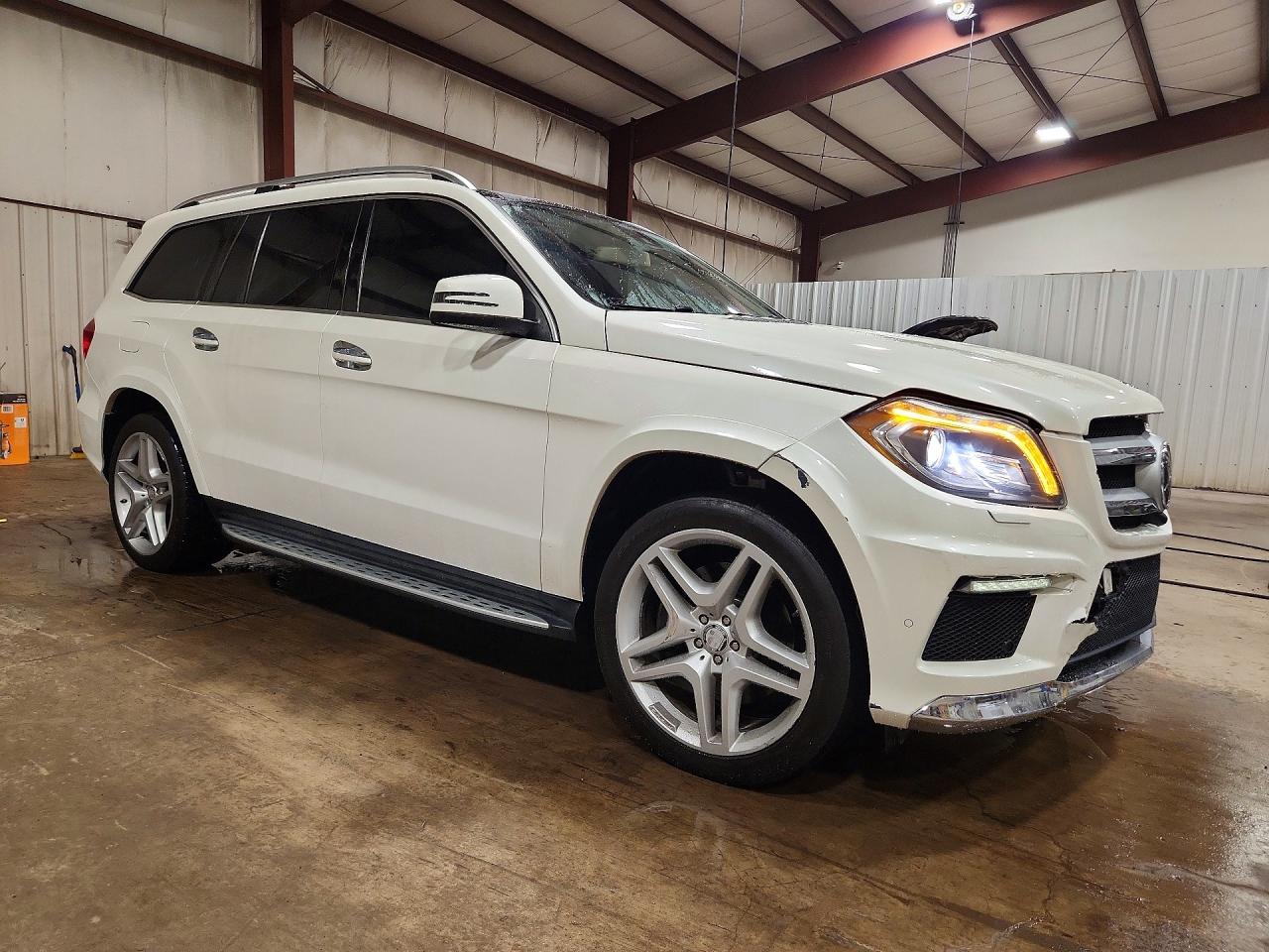2015 Mercedes-benz Gl 550 4matic White vin: 4JGDF7DE1FA465089