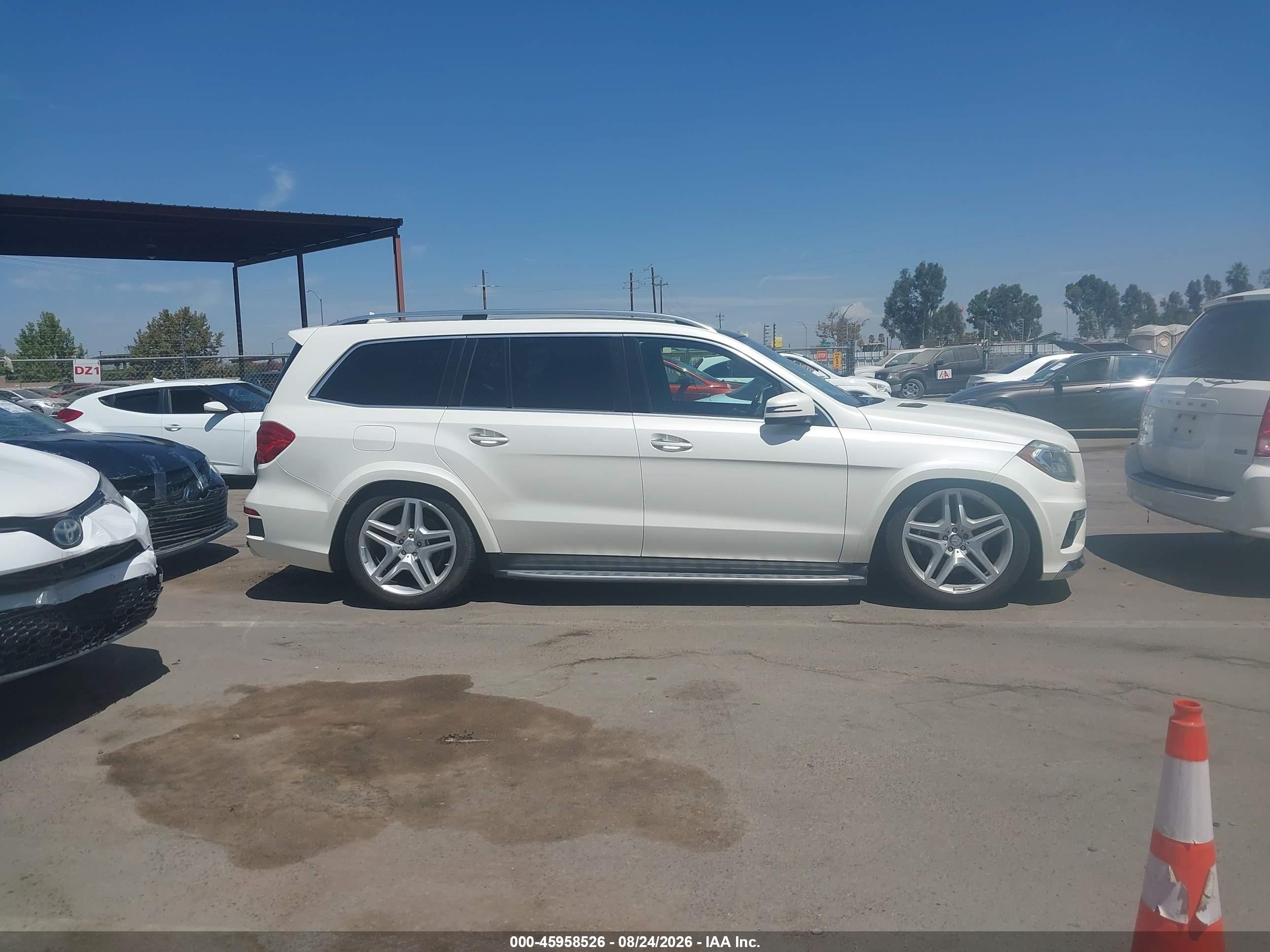 2013 Mercedes-benz Gl 550 4matic White vin: 4JGDF7DE2DA165901