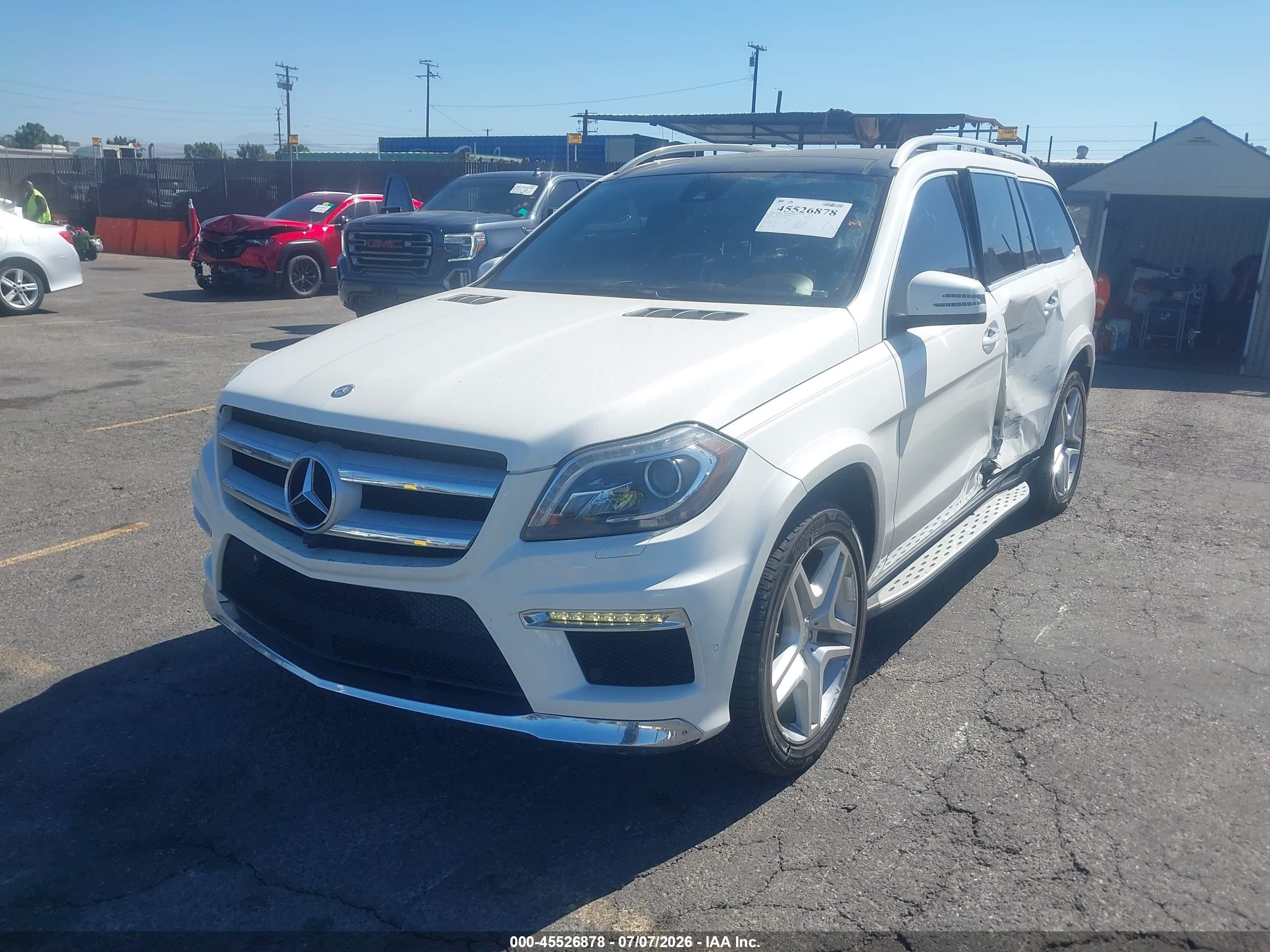 2015 Mercedes-benz Gl 550 4matic White vin: 4JGDF7DE2FA498067