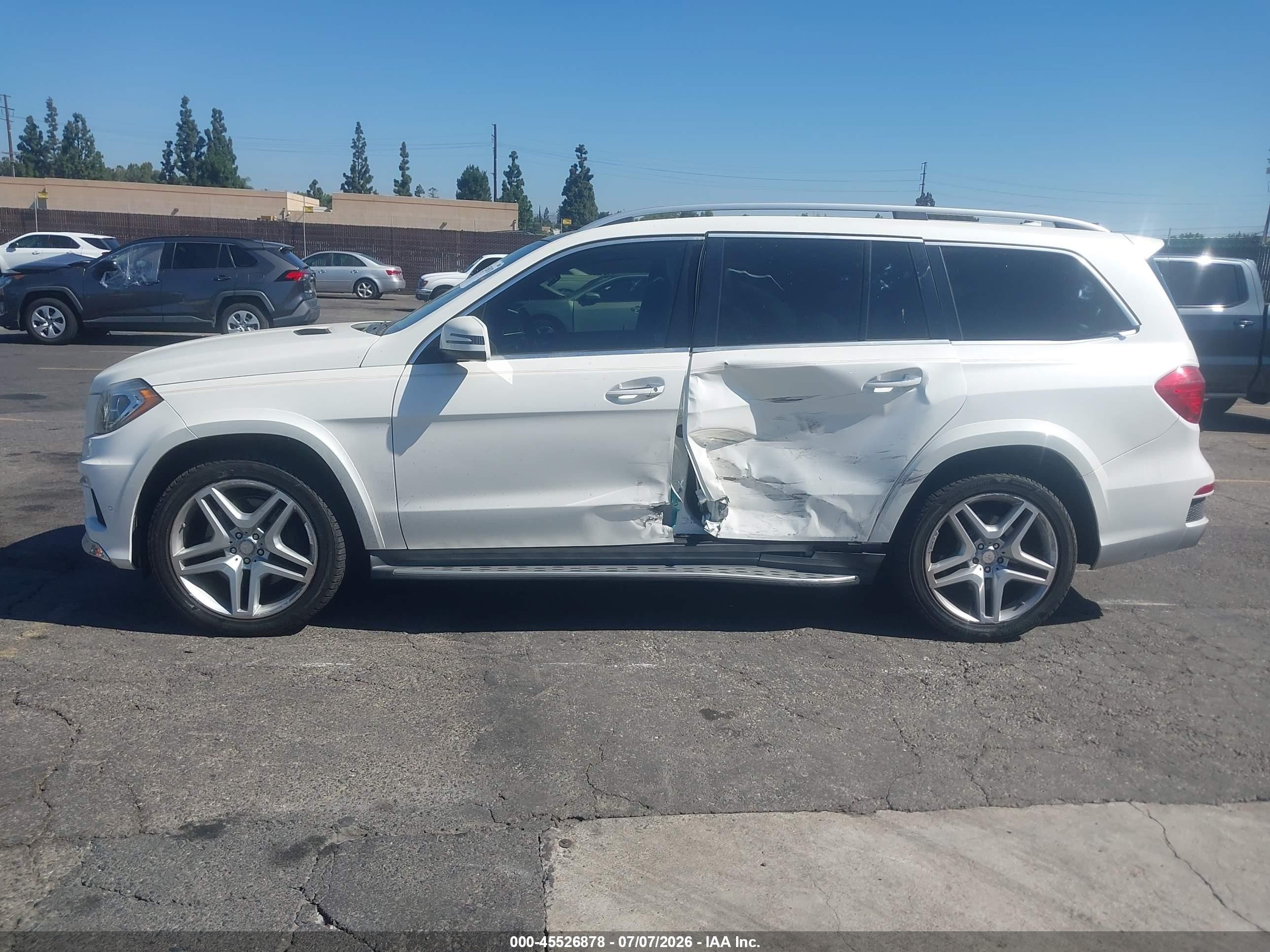 2015 Mercedes-benz Gl 550 4matic White vin: 4JGDF7DE2FA498067