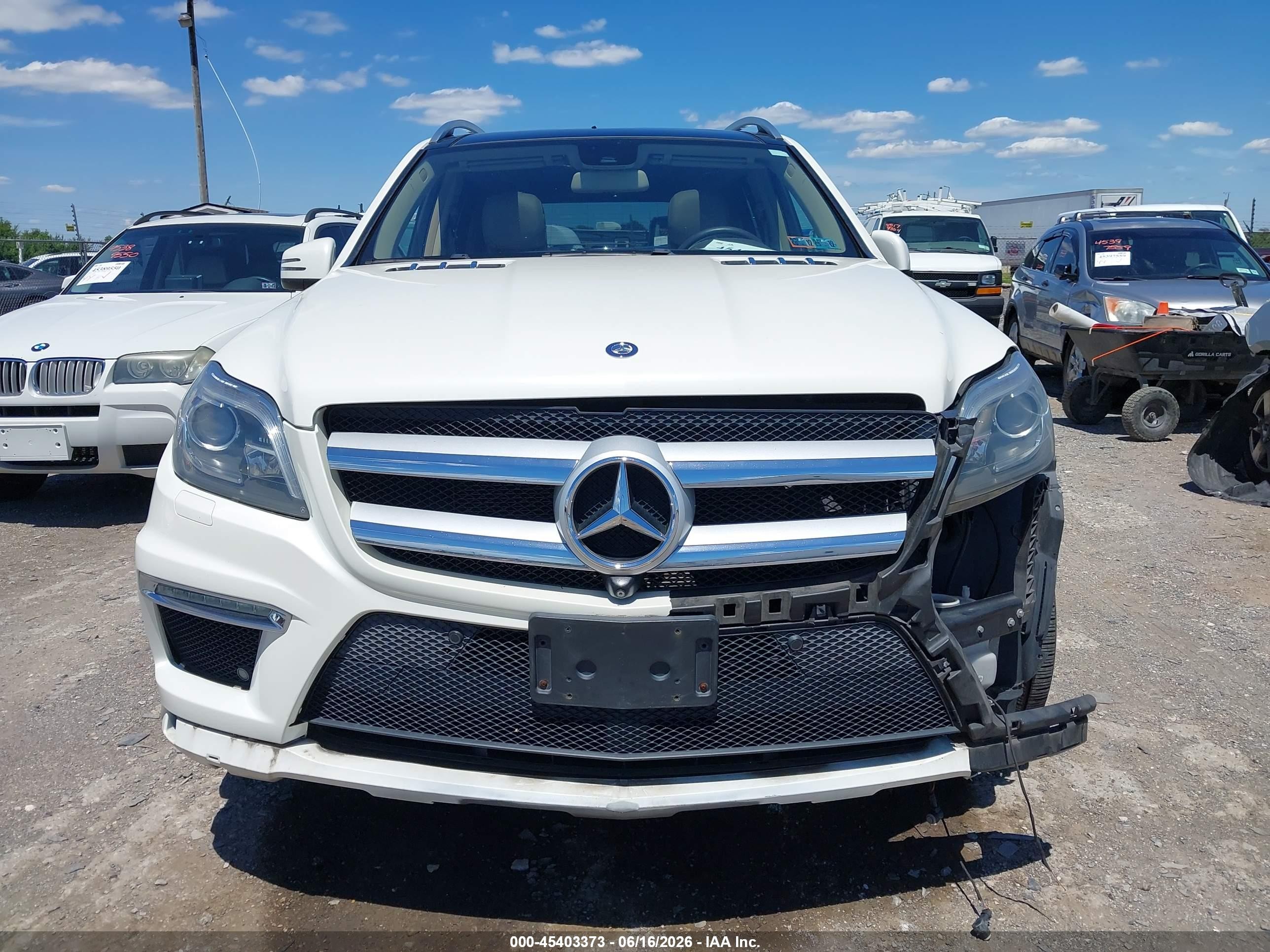 2015 Mercedes-benz Gl 550 4matic Белый vin: 4JGDF7DE3FA532386