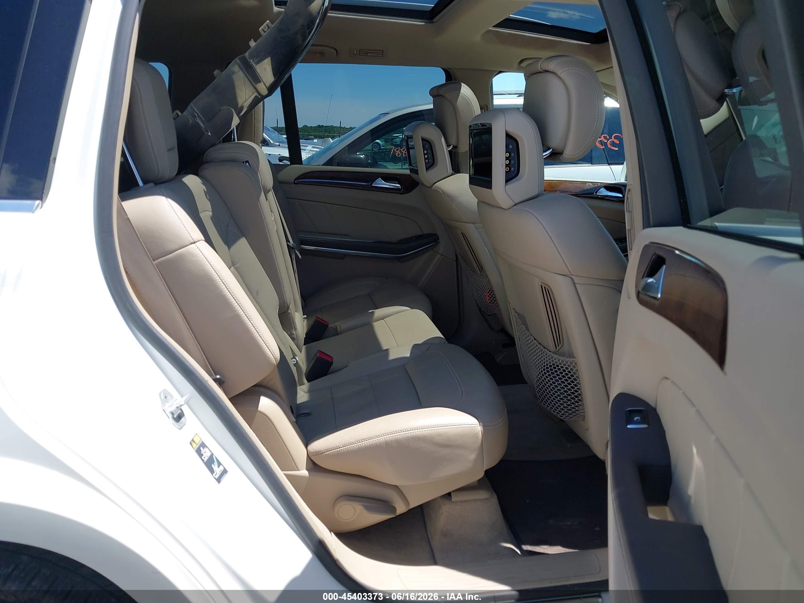 2015 Mercedes-benz Gl 550 4matic Белый vin: 4JGDF7DE3FA532386
