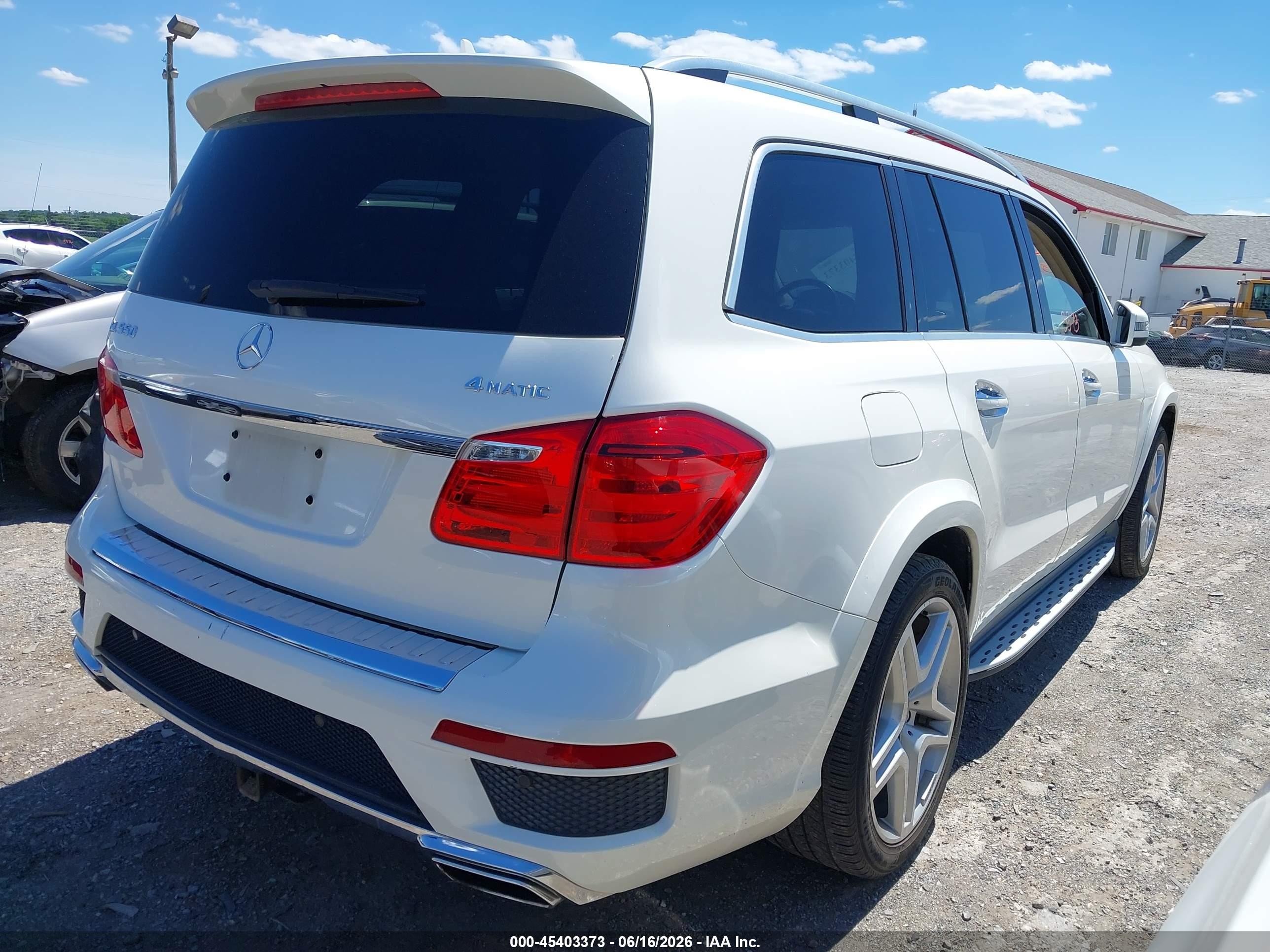 2015 Mercedes-benz Gl 550 4matic Белый vin: 4JGDF7DE3FA532386