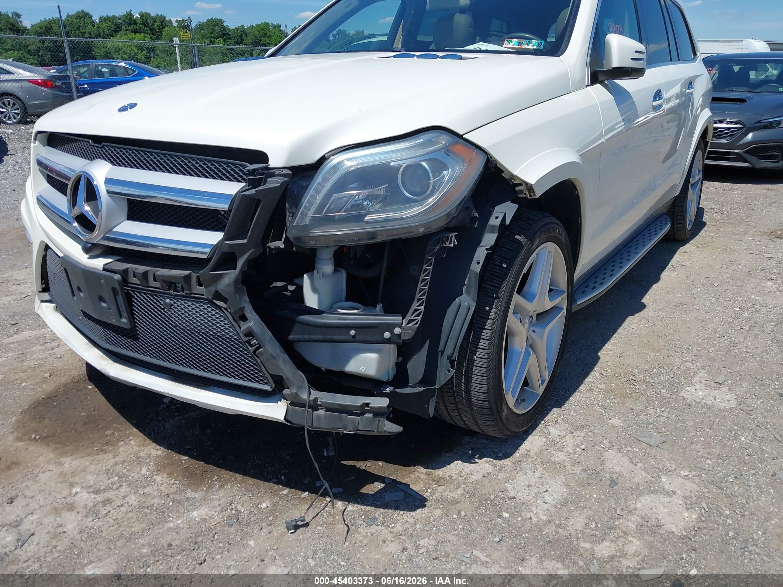 2015 Mercedes-benz Gl 550 4matic Белый vin: 4JGDF7DE3FA532386