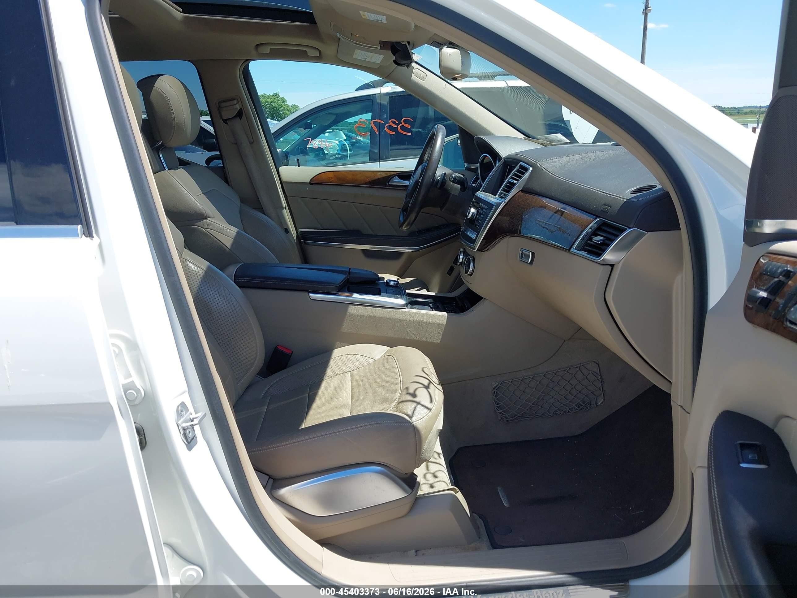 2015 Mercedes-benz Gl 550 4matic Белый vin: 4JGDF7DE3FA532386