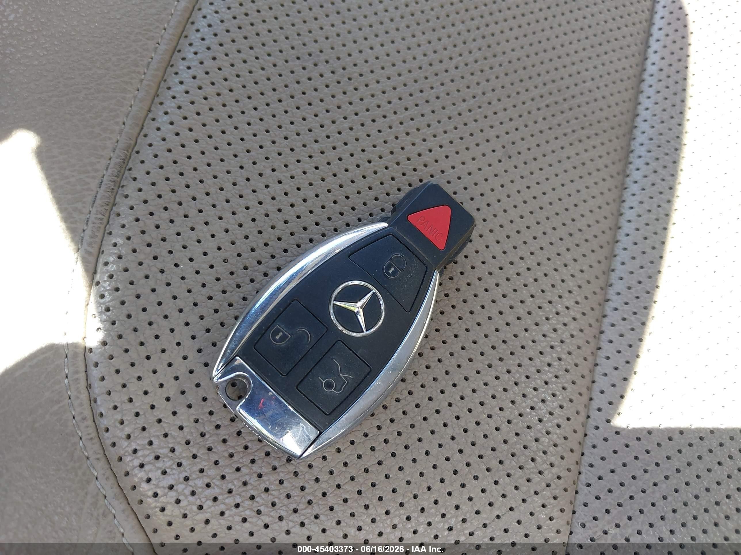 2015 Mercedes-benz Gl 550 4matic Белый vin: 4JGDF7DE3FA532386