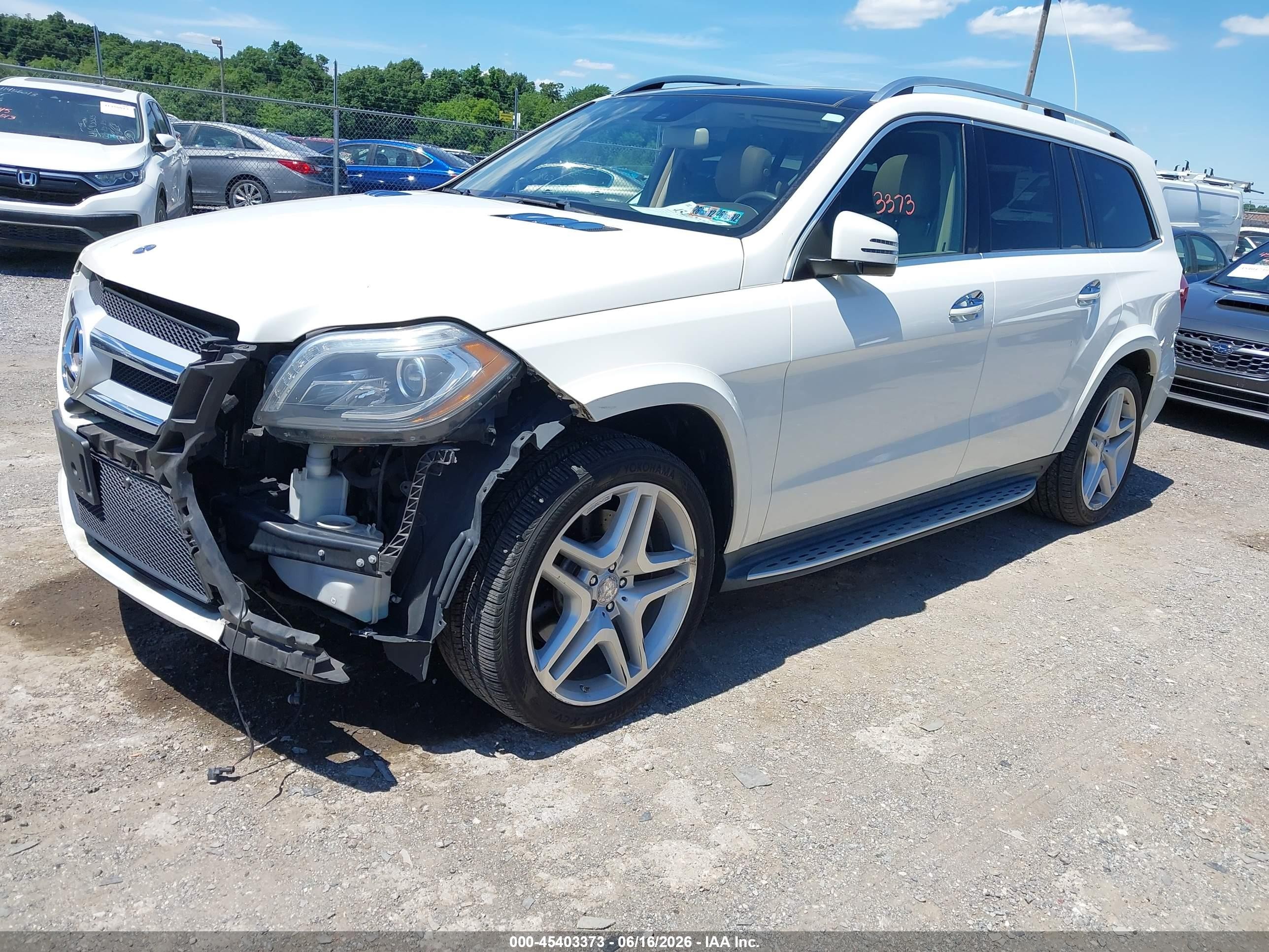2015 Mercedes-benz Gl 550 4matic Белый vin: 4JGDF7DE3FA532386