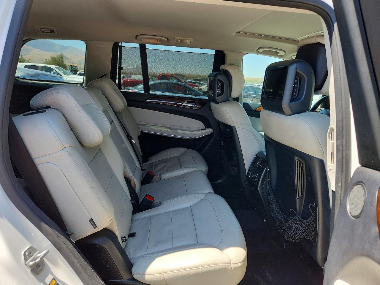 2017 Mercedes-benz Gls 550 4matic White vin: 4JGDF7DE3HA771908