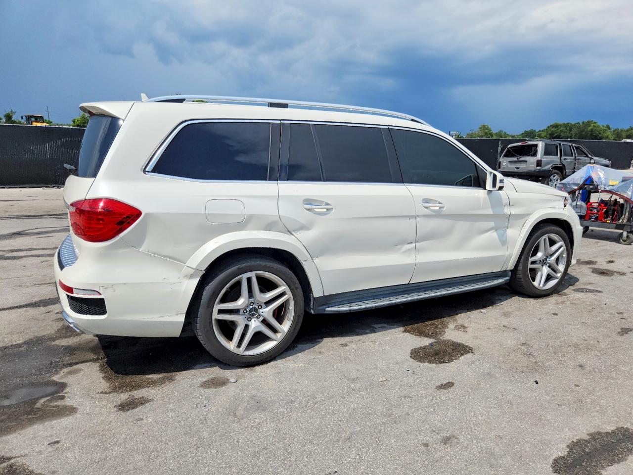 2014 Mercedes-benz Gl 550 4matic White vin: 4JGDF7DE4EA310261