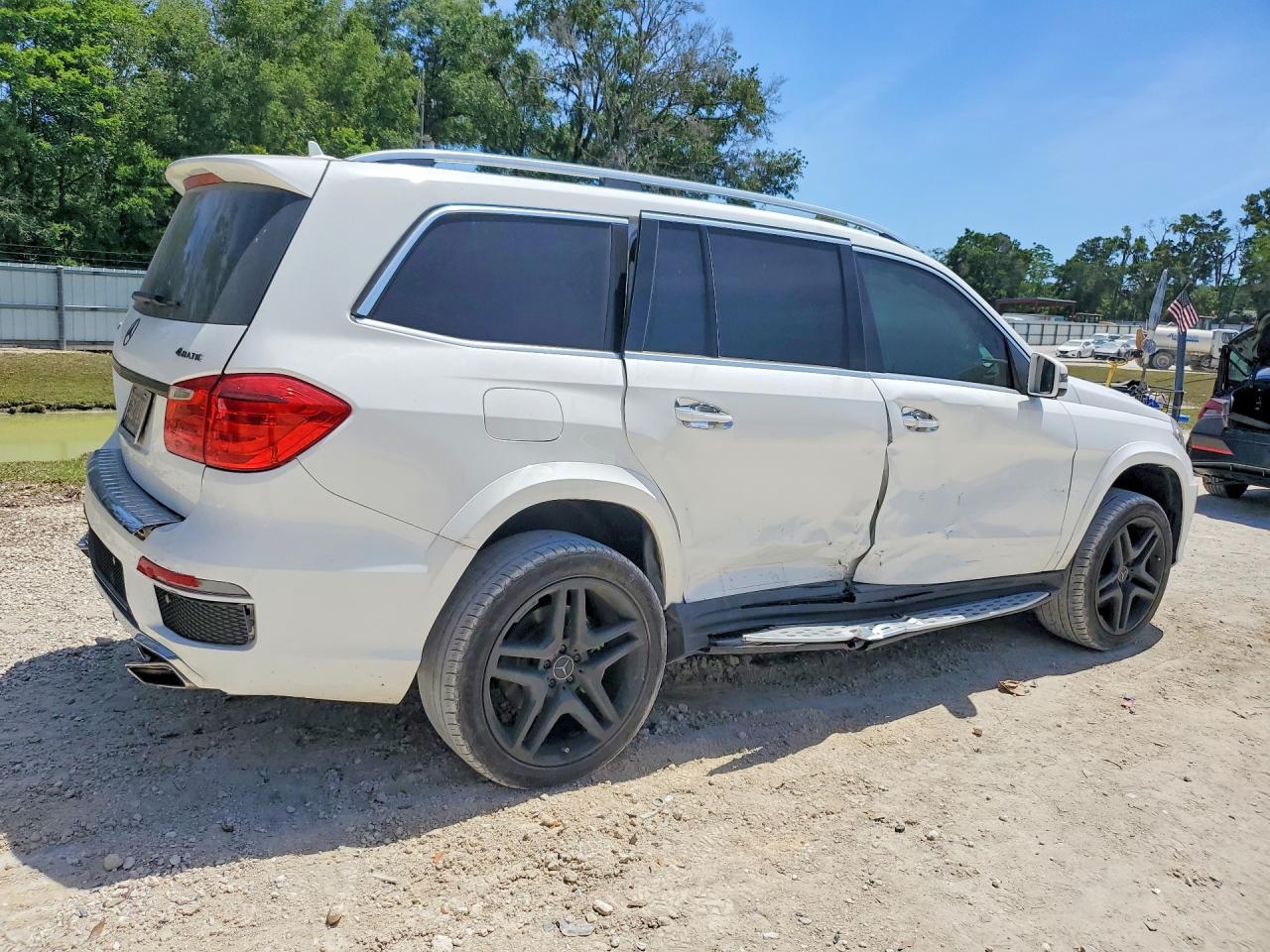 2015 Mercedes-benz Gl 550 4matic Белый vin: 4JGDF7DE4FA527830