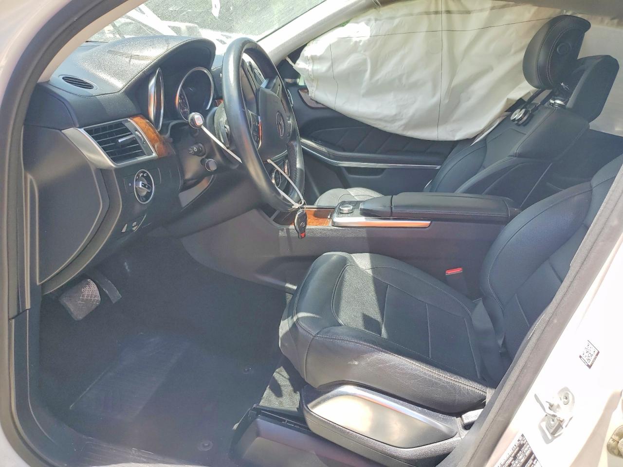 2015 Mercedes-benz Gl 550 4matic Белый vin: 4JGDF7DE4FA527830