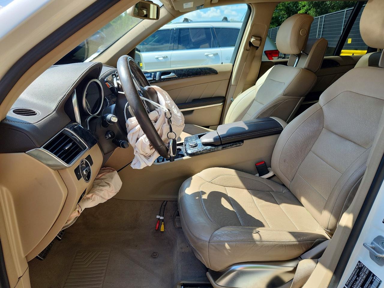 2015 Mercedes-benz Gl 550 4matic Белый vin: 4JGDF7DE7FA546663