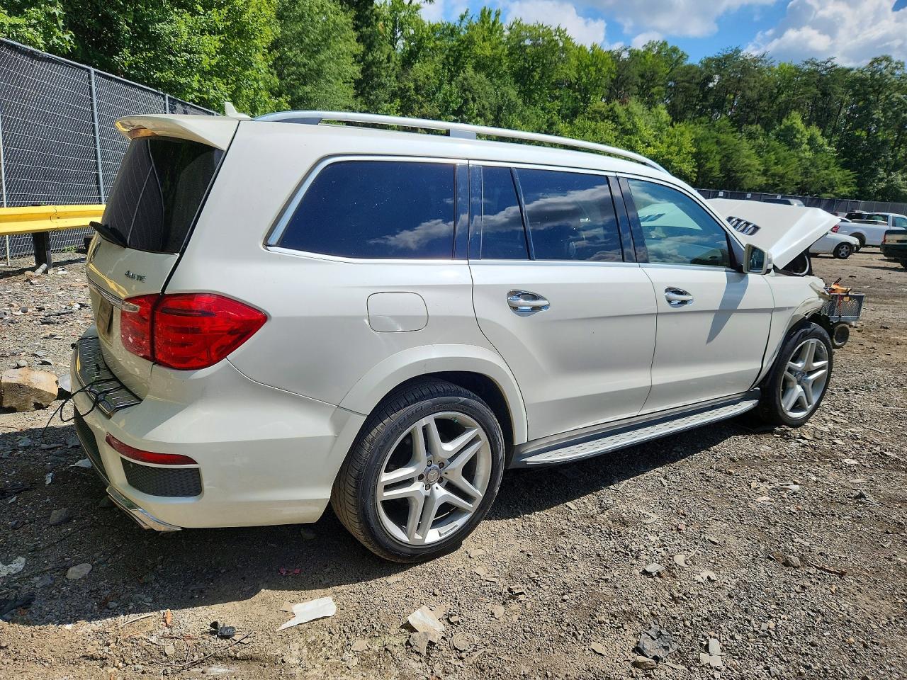 2015 Mercedes-benz Gl 550 4matic Белый vin: 4JGDF7DE7FA546663