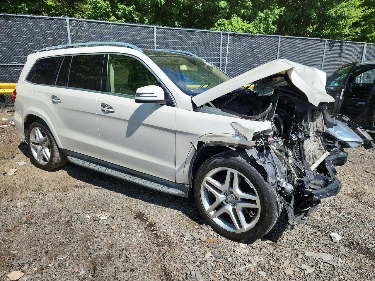 2015 Mercedes-benz Gl 550 4matic Белый vin: 4JGDF7DE7FA546663