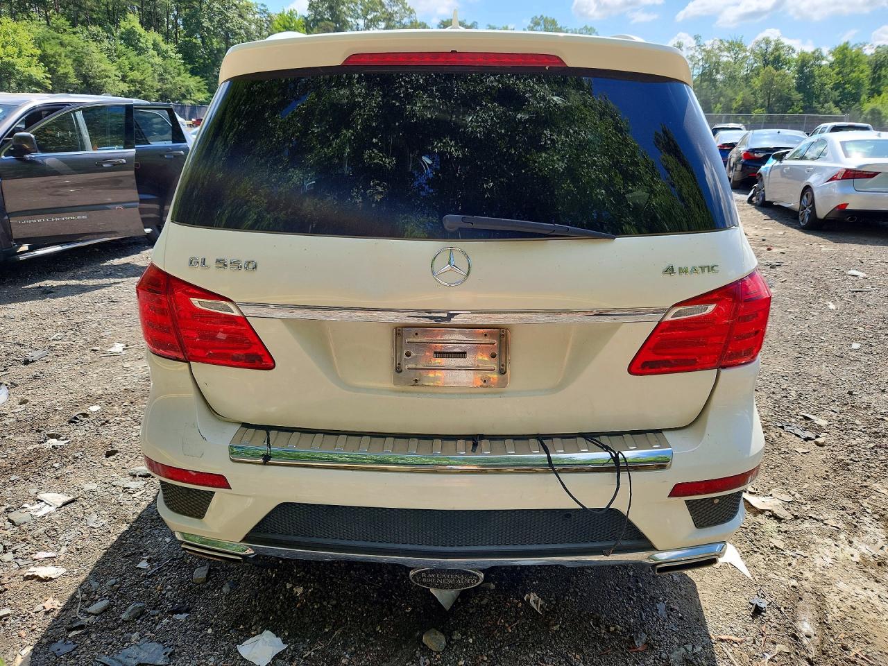 2015 Mercedes-benz Gl 550 4matic Белый vin: 4JGDF7DE7FA546663